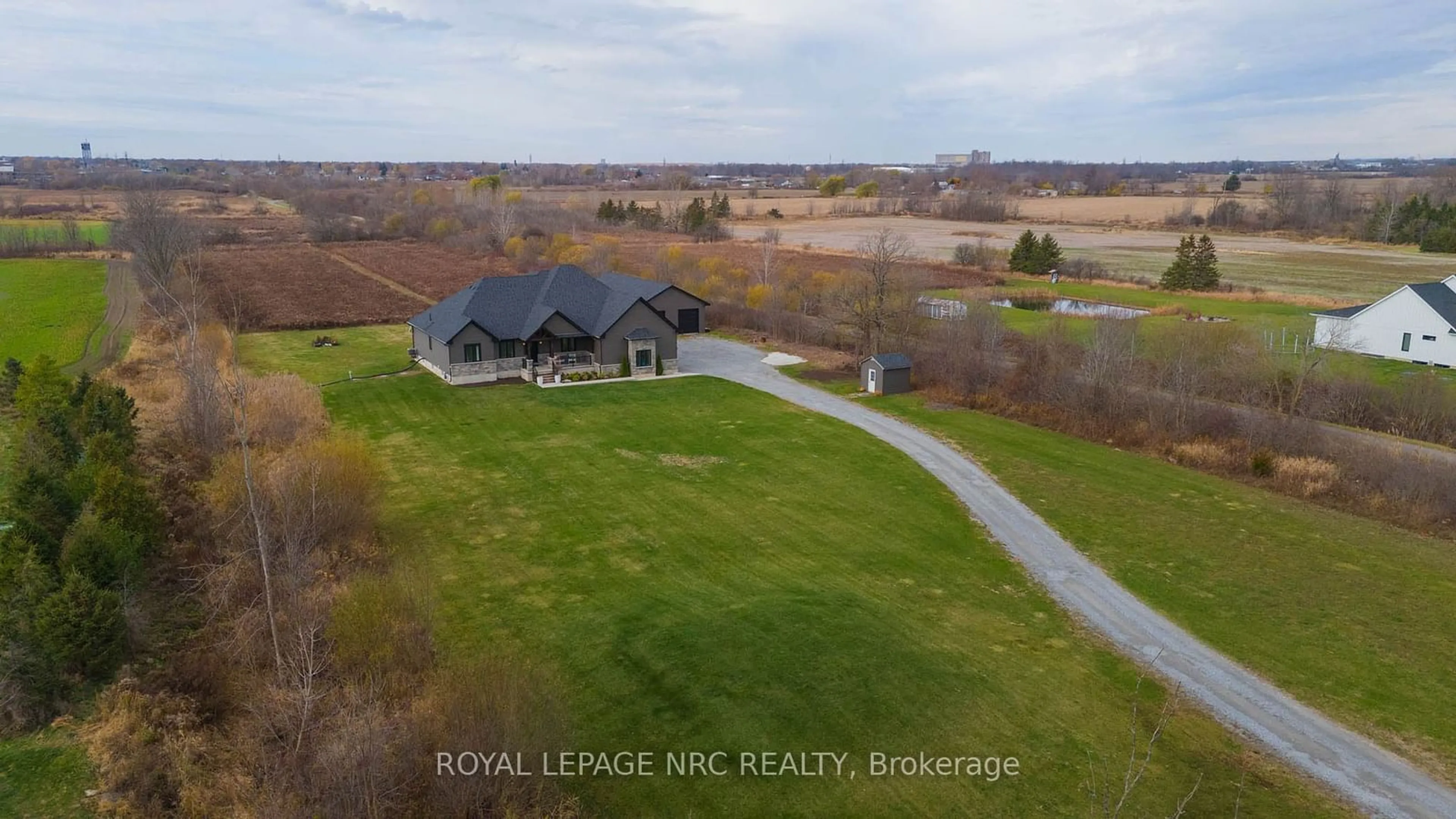 Frontside or backside of a home, cottage for 856 Lorraine Rd, Port Colborne Ontario L3K 5V5