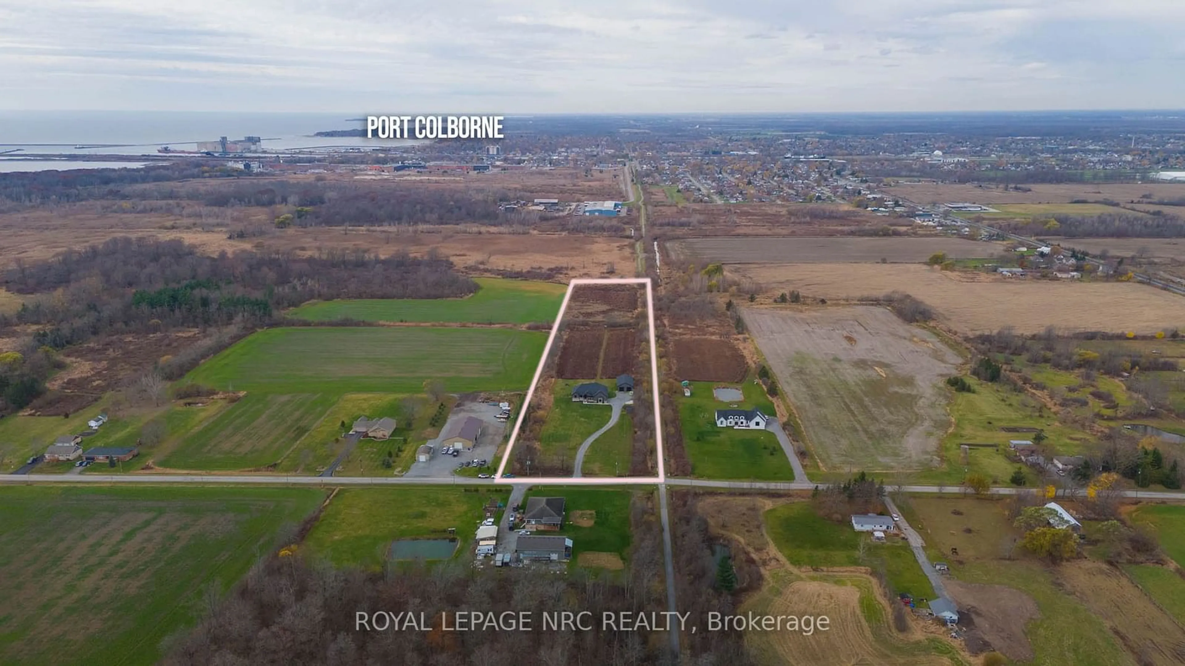 A pic from exterior of the house or condo, the fenced backyard for 856 Lorraine Rd, Port Colborne Ontario L3K 5V5