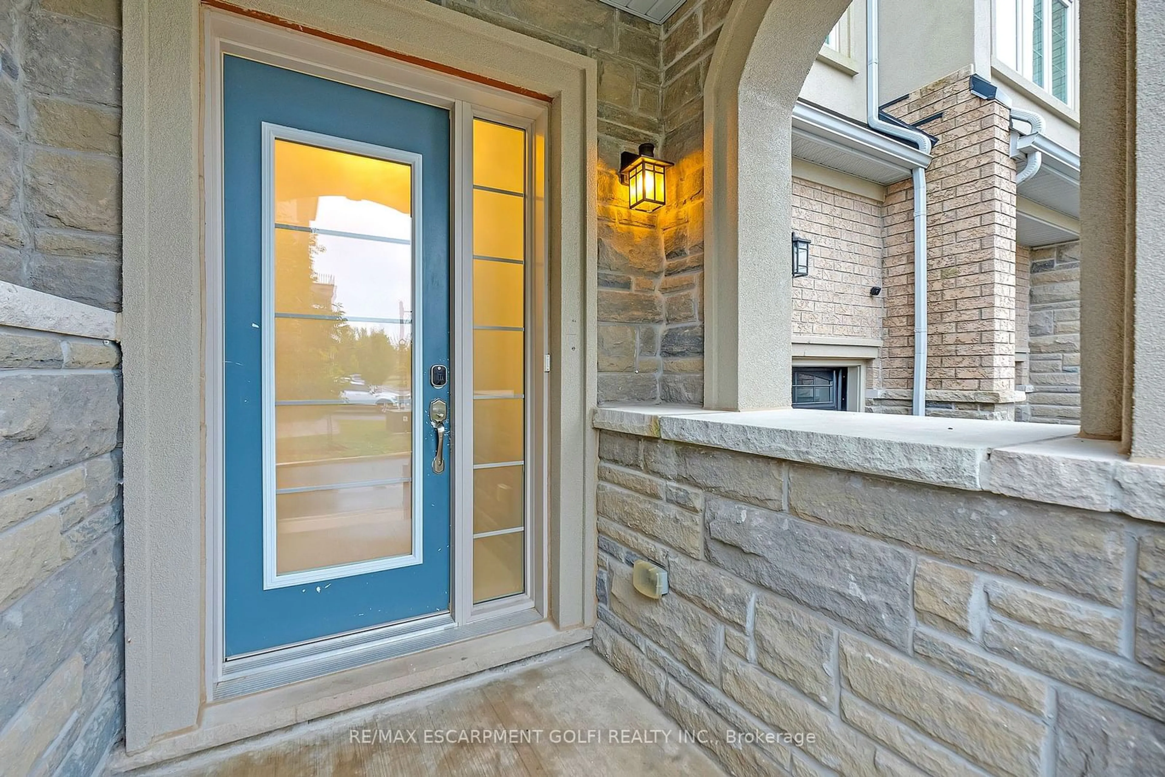 Indoor entryway, ceramic floors for 46 Borers Creek Circ, Hamilton Ontario L8B 1W3