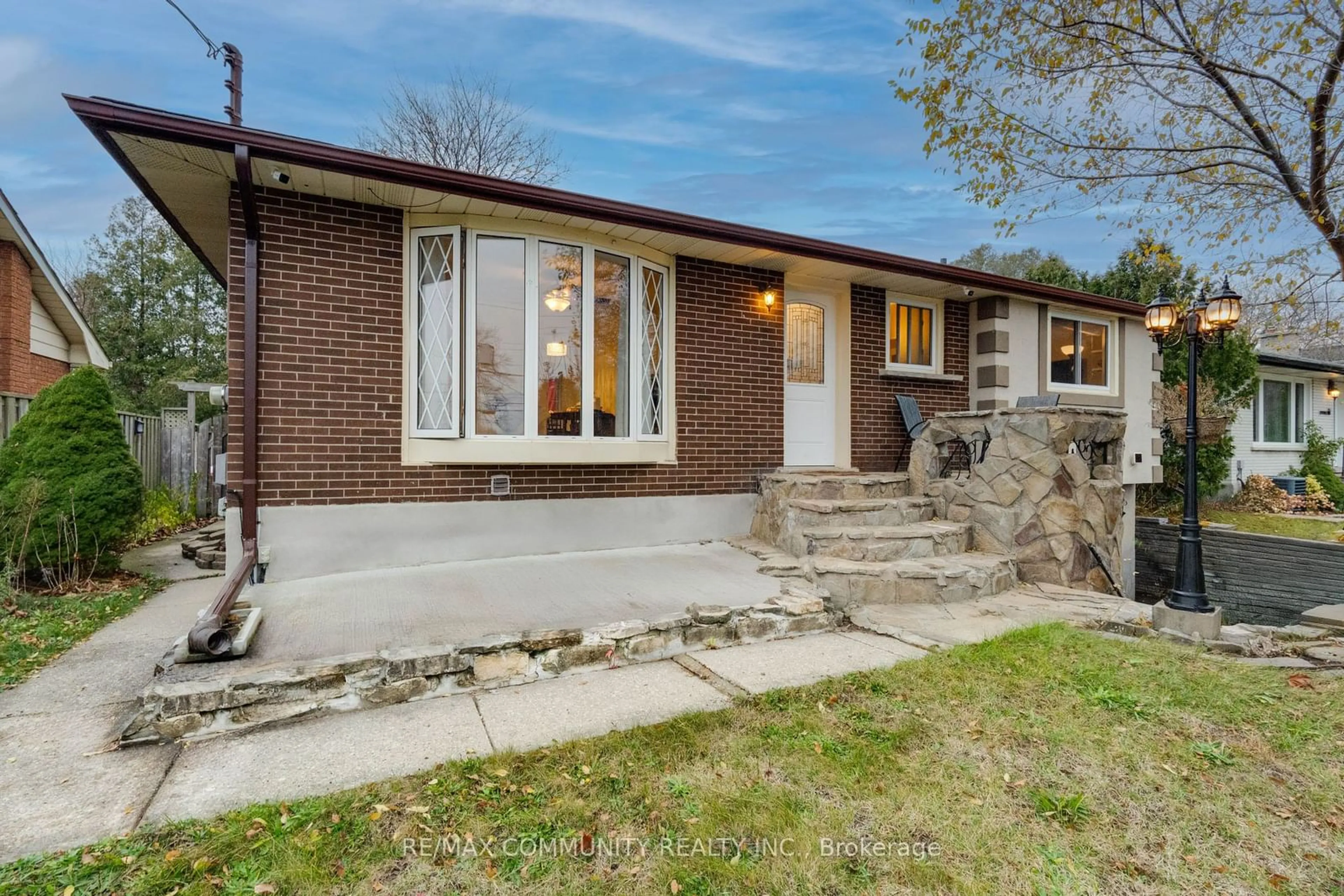 Home with brick exterior material for 355 Southill Dr, Kitchener Ontario N2A 2R2