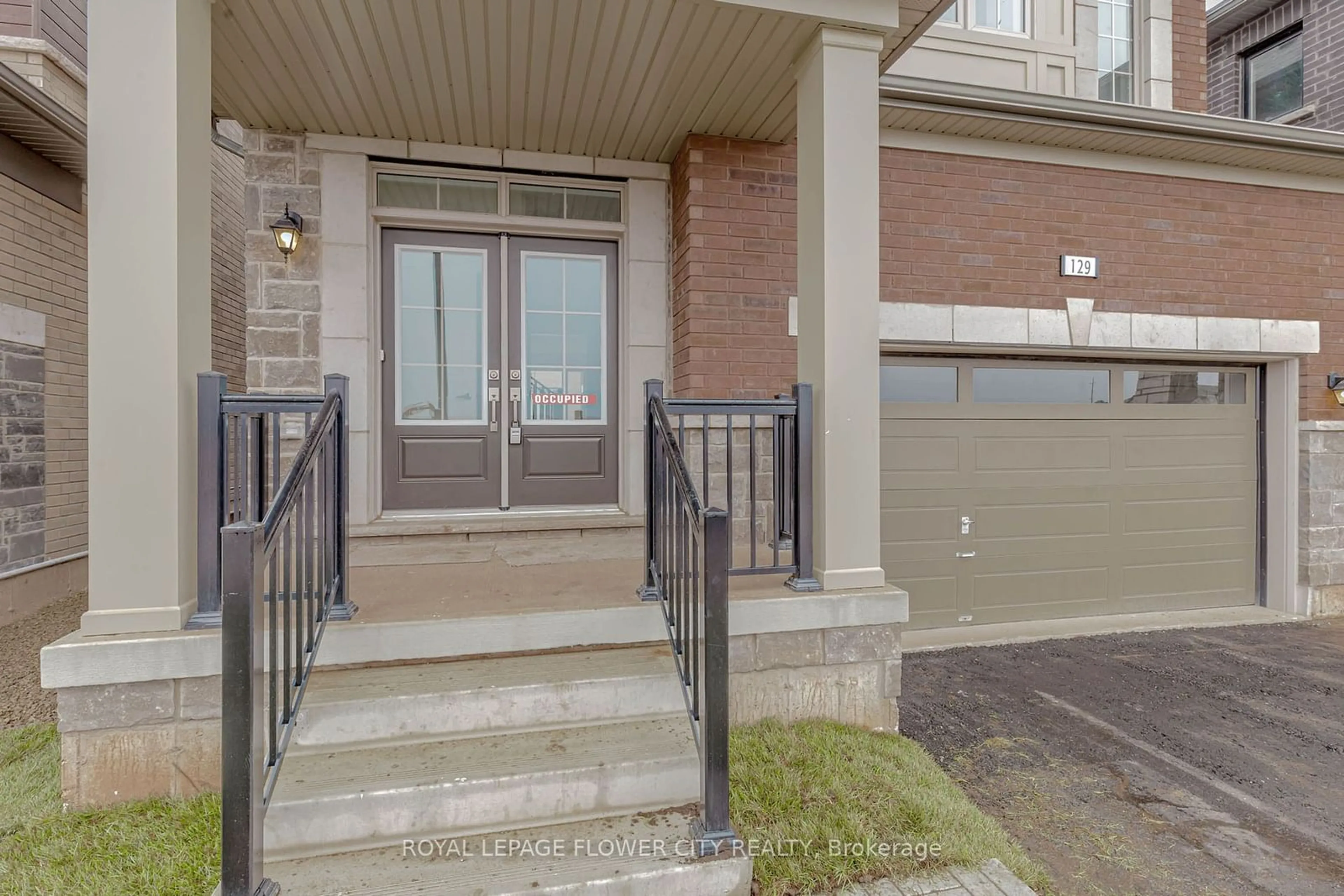 A pic from exterior of the house or condo, the street view for 129 Henshaw Dr, Erin Ontario N0B 1T0