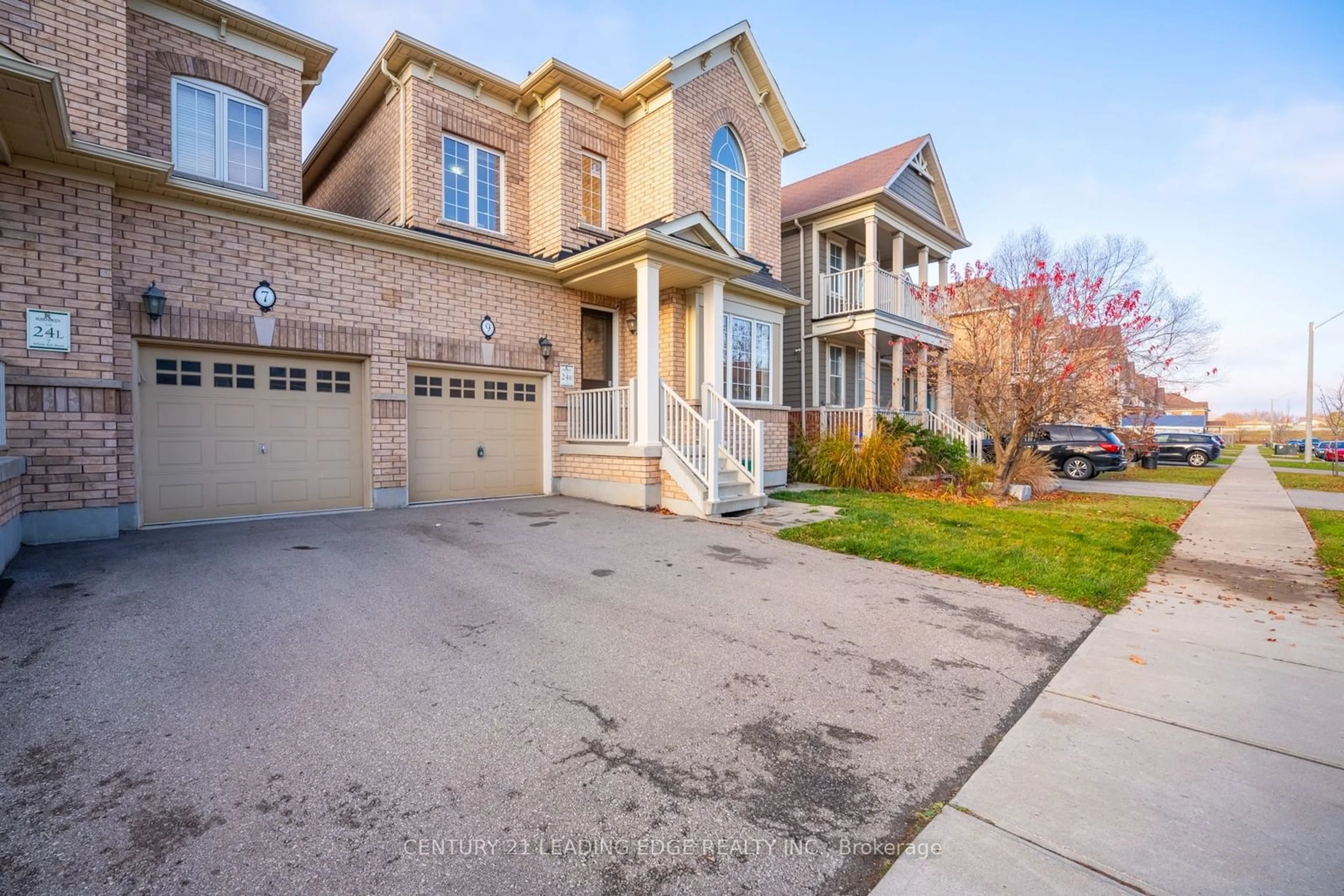 A pic from exterior of the house or condo, the street view for 9 White Ash Rd, Thorold Ontario L2V 5G5