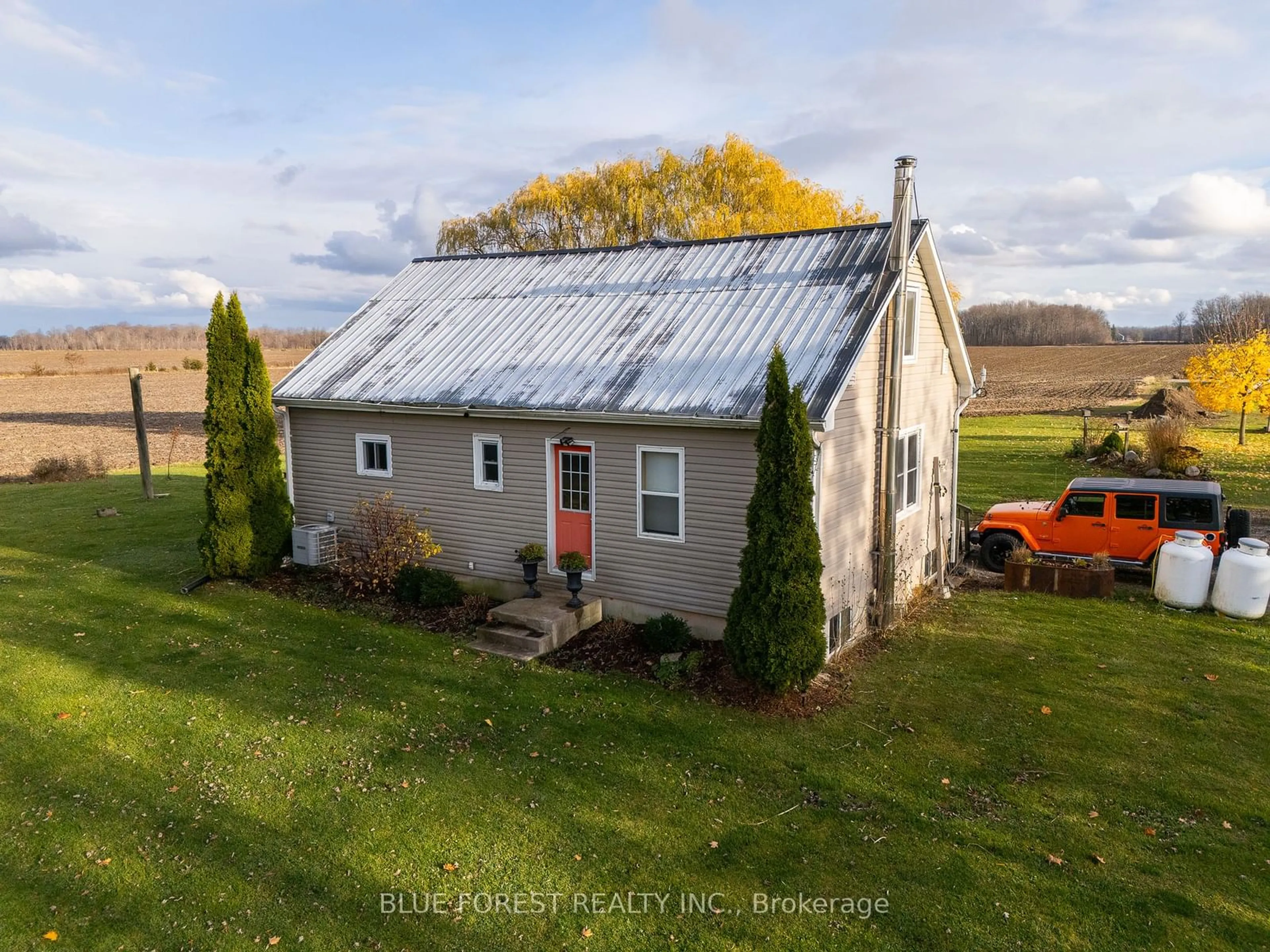 Frontside or backside of a home, cottage for 30155 CELTIC Line, Dutton/Dunwich Ontario N0L 1J0