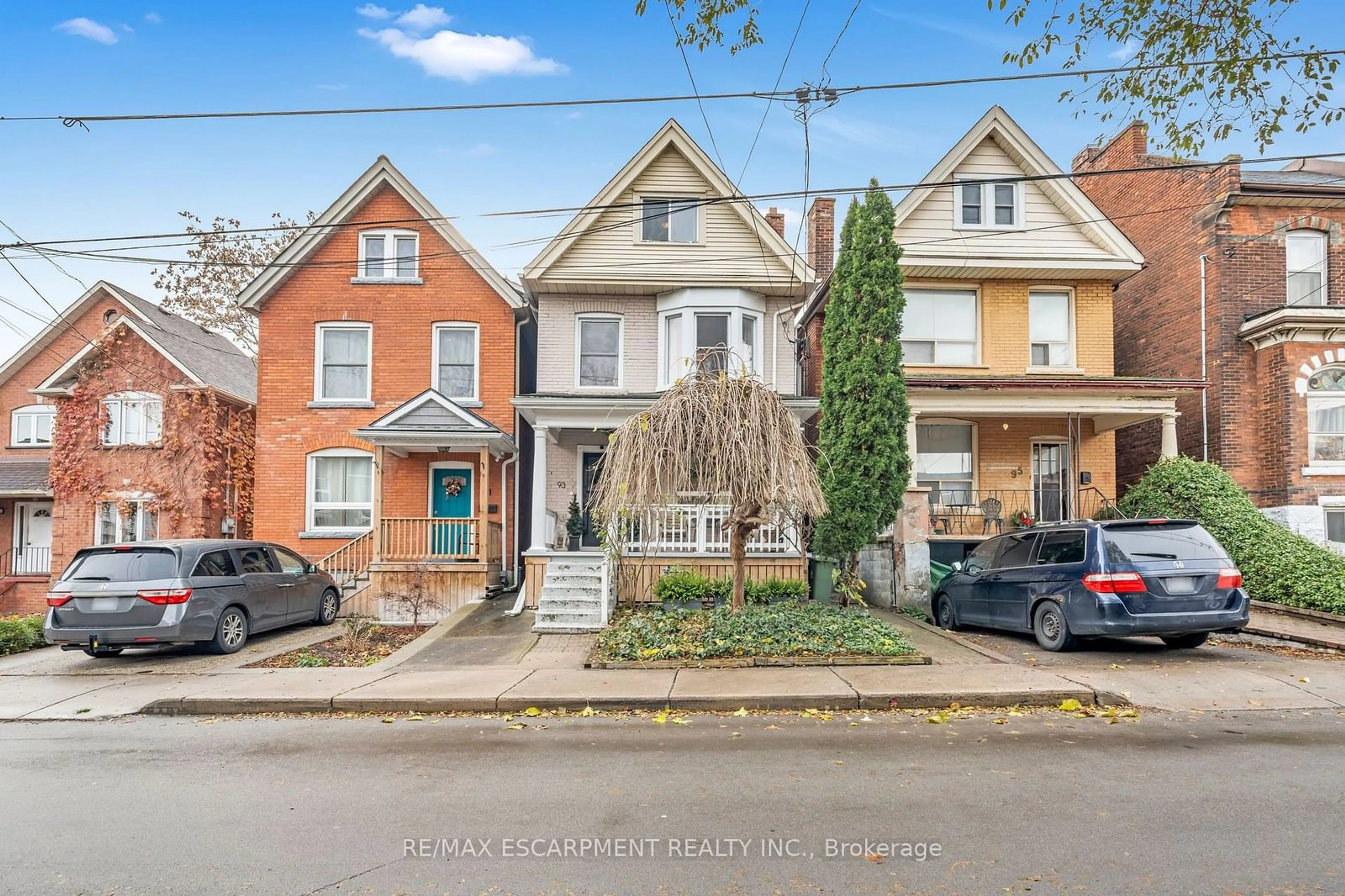 A pic from exterior of the house or condo, the street view for 93 Peter St, Hamilton Ontario L8R 1T5