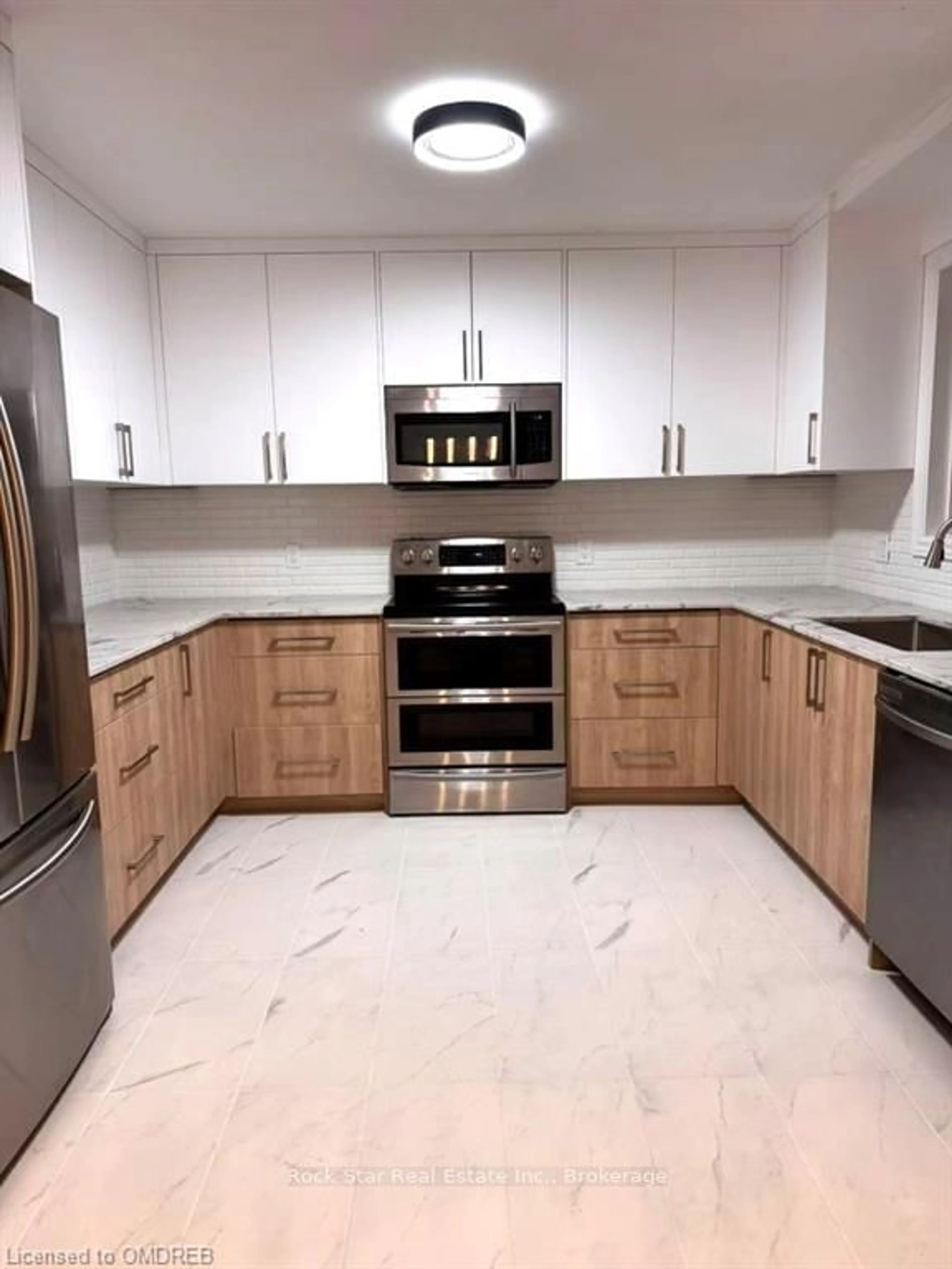 Contemporary kitchen, ceramic floors for 32 BENDINGROAD Cres, St. Catharines Ontario L2N 5R5