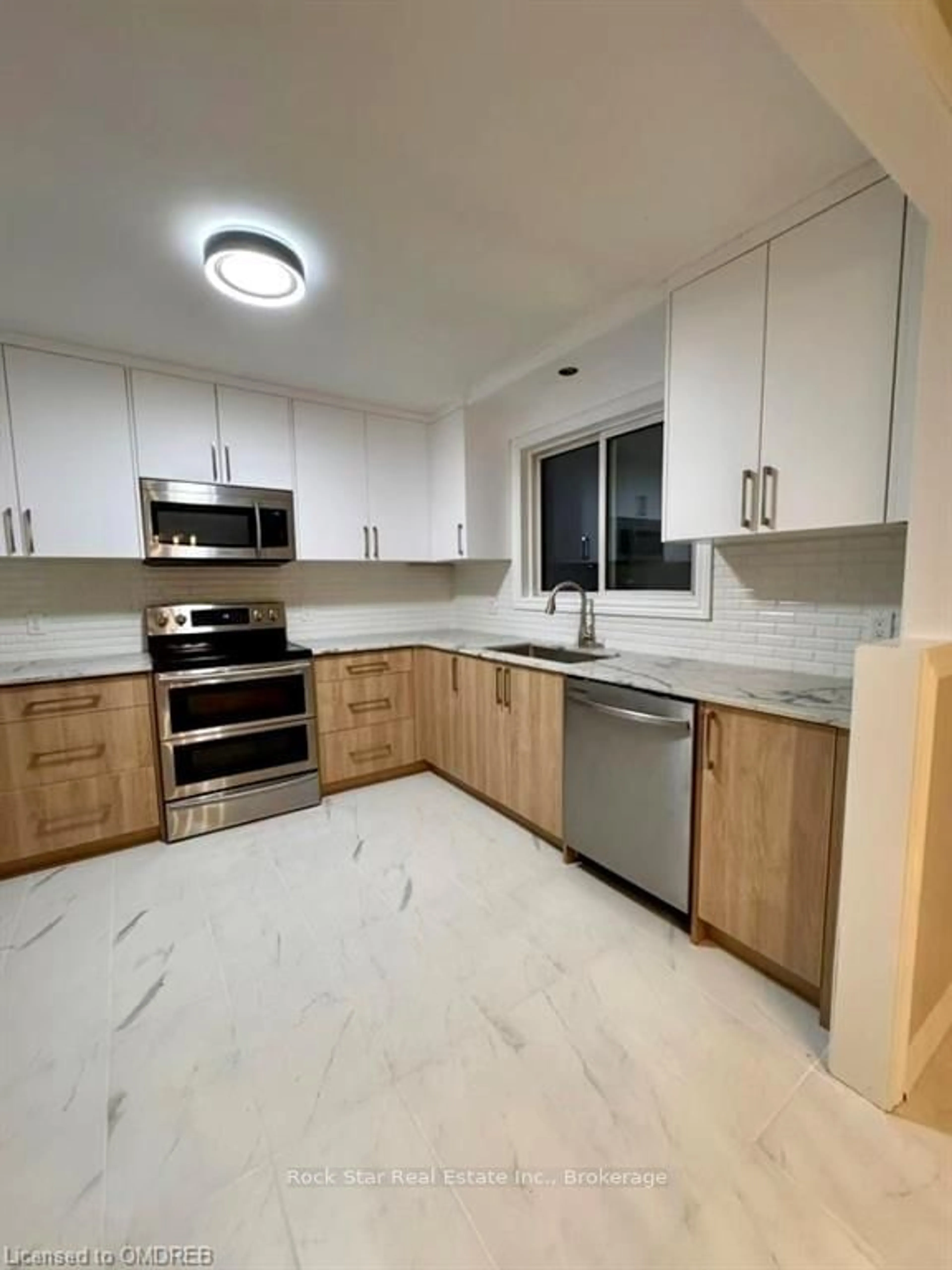 Standard kitchen, ceramic floors for 32 BENDINGROAD Cres, St. Catharines Ontario L2N 5R5