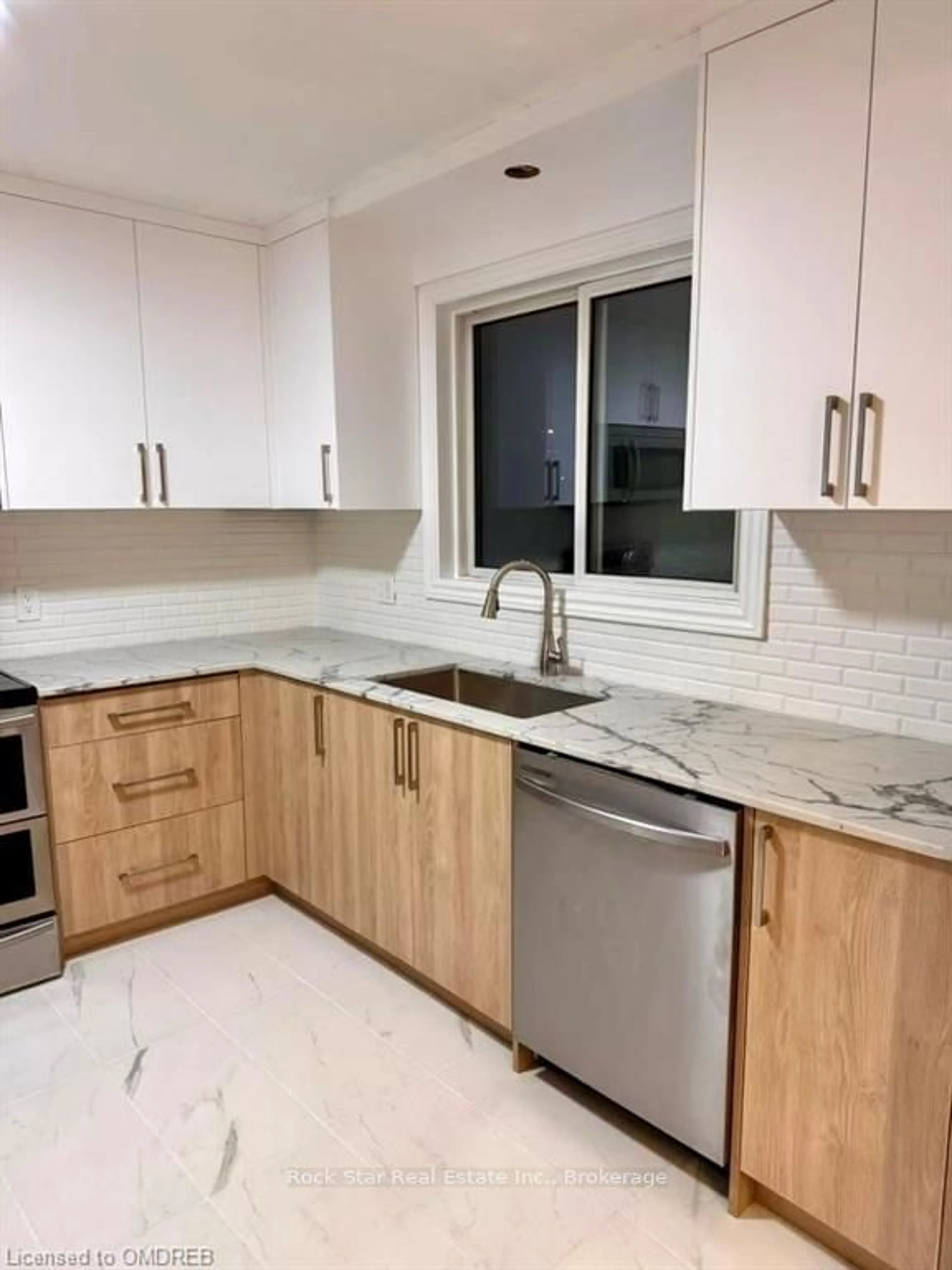 Kitchen, ceramic floors for 32 BENDINGROAD Cres, St. Catharines Ontario L2N 5R5