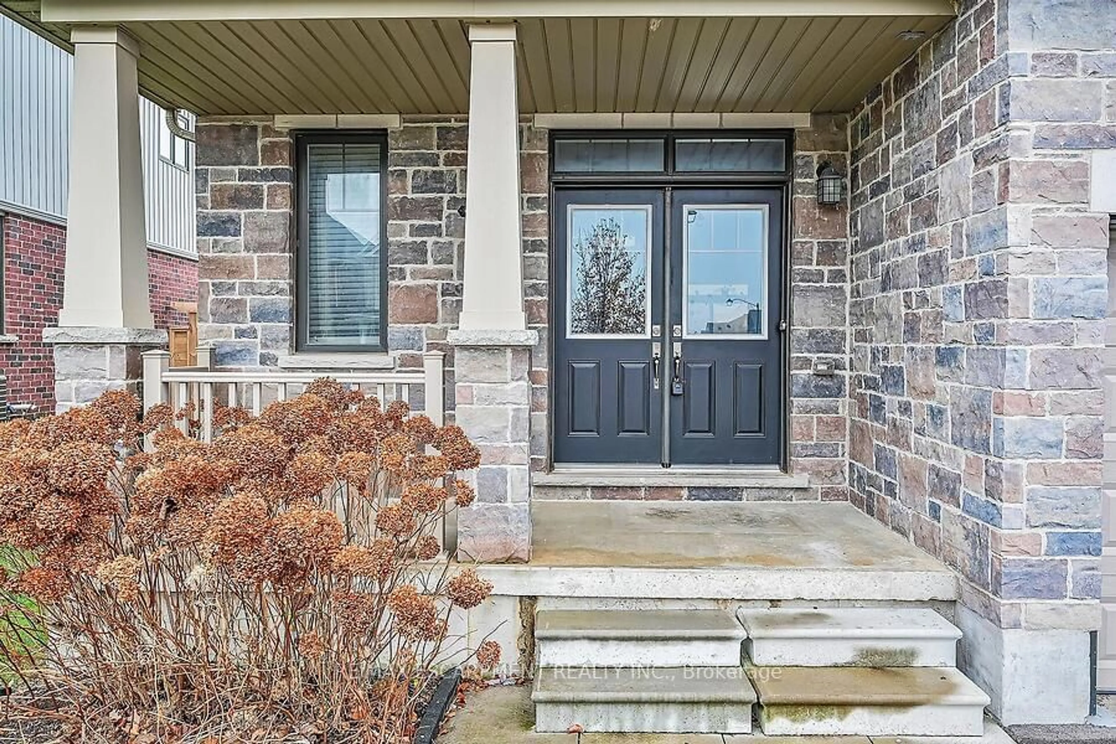 Indoor entryway, wood floors for 87 LARRY Cres, Haldimand Ontario N3W 0B2