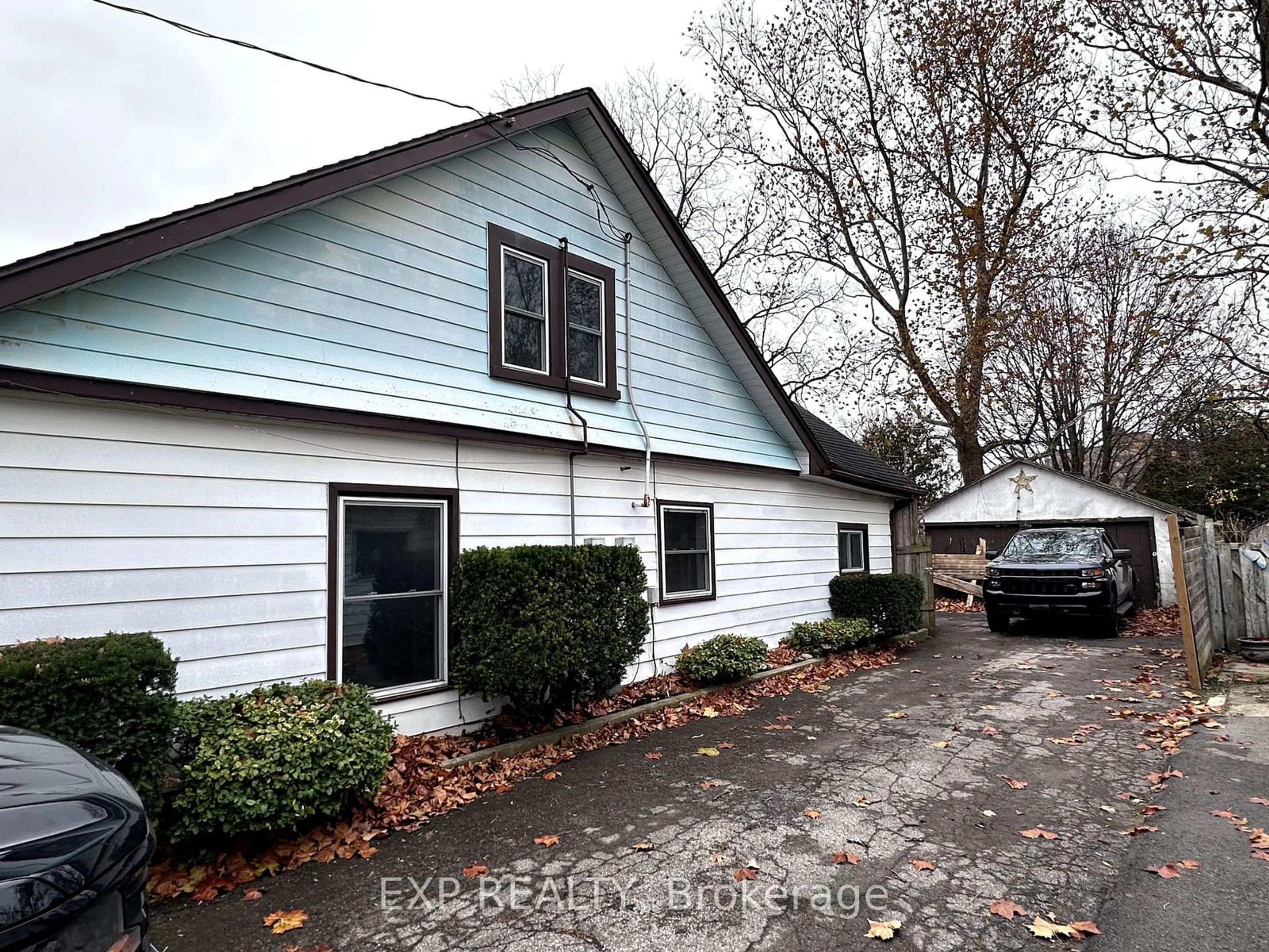 Frontside or backside of a home, cottage for 282-286 Queen St, Norfolk Ontario N3Y 3Y9