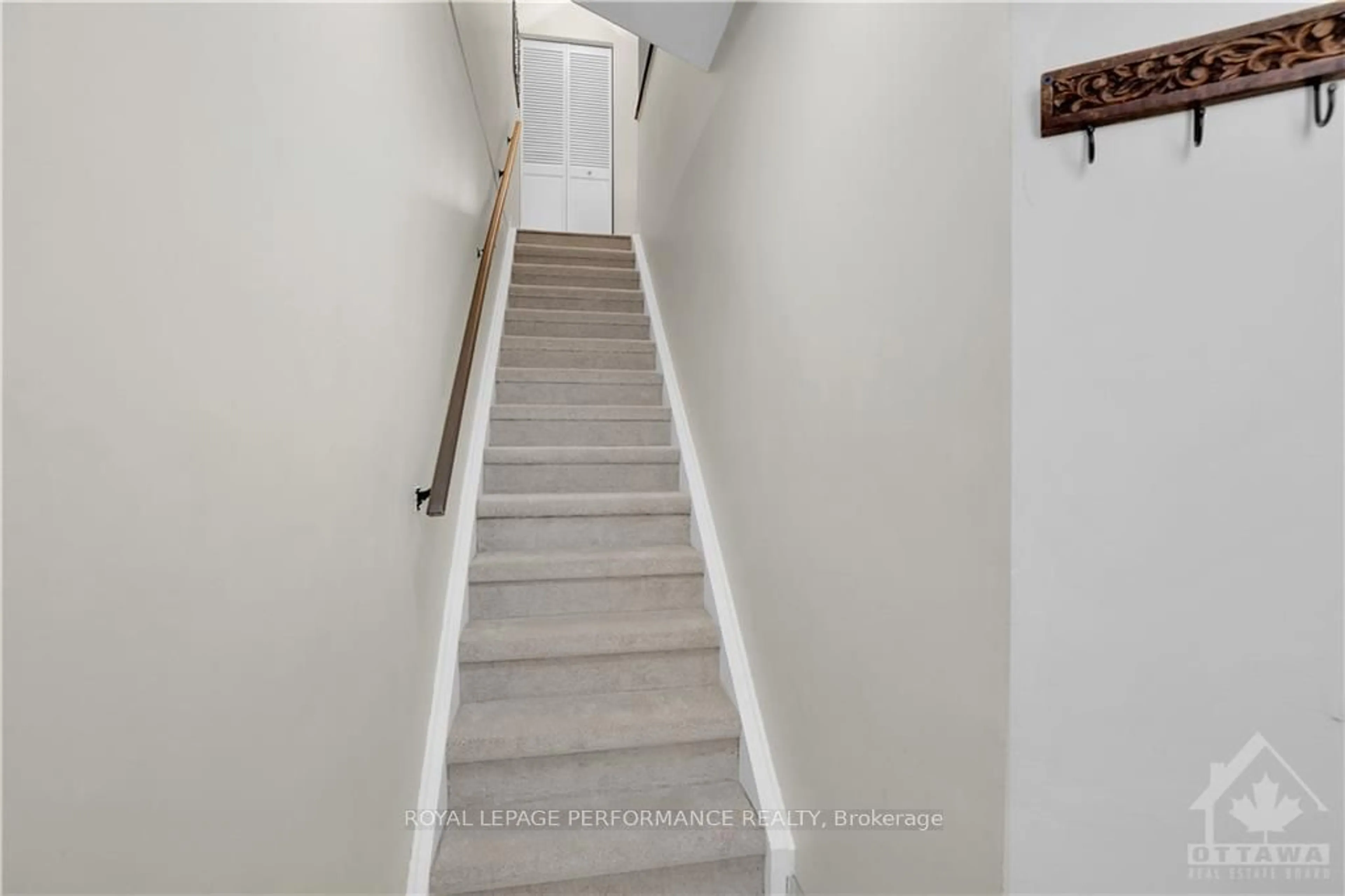 Stairs for 210 ALVIN Rd, Manor Park - Cardinal Glen and Area Ontario K1K 2V1