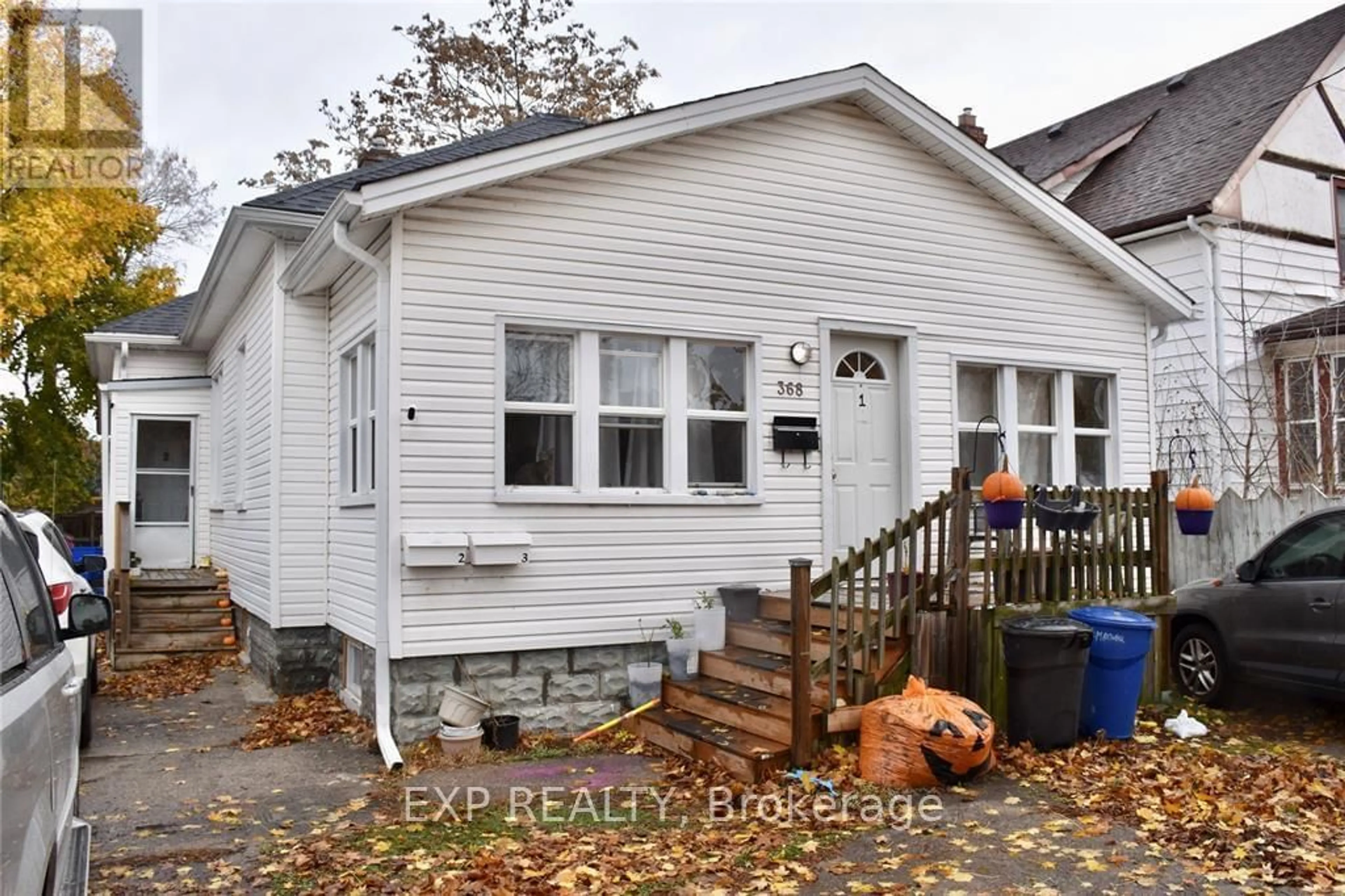 Frontside or backside of a home, cottage for 368 Maxwell St, Sarnia Ontario N7T 5E2