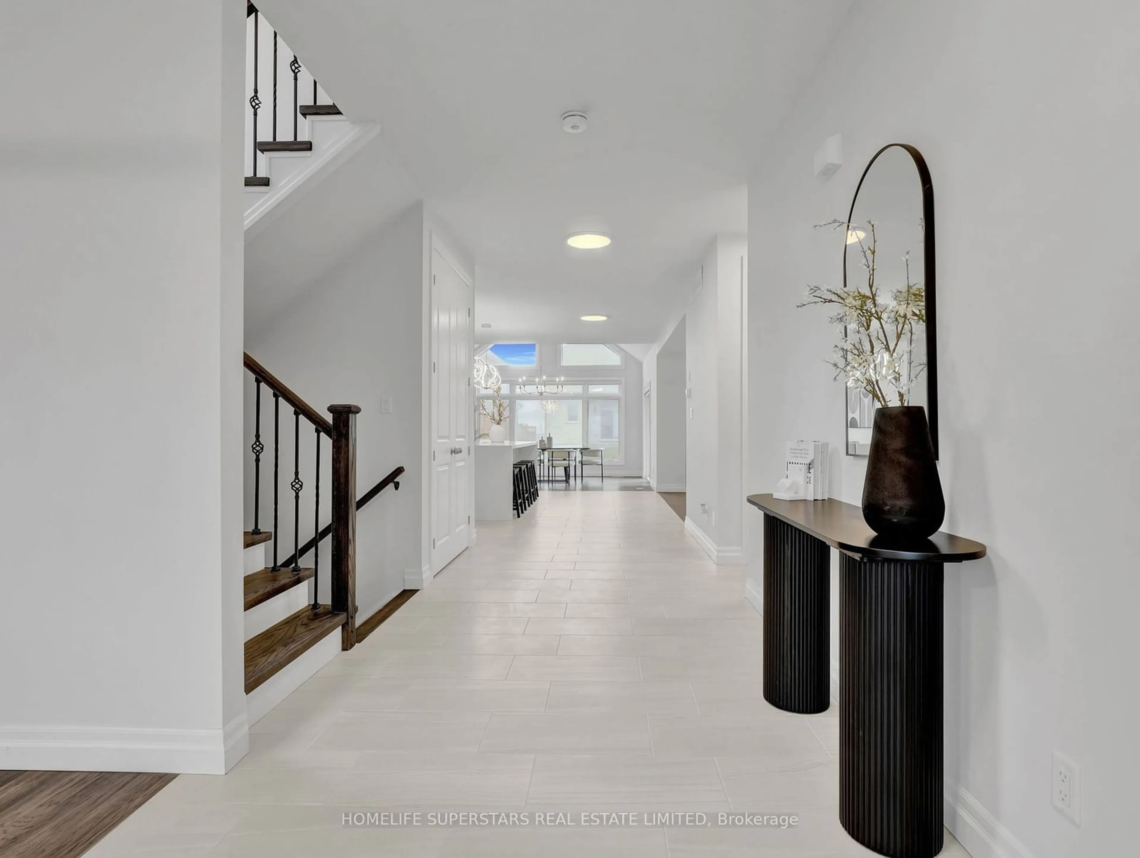 Indoor foyer, ceramic floors for 4106 Campbell St, London Ontario N6P 1S7