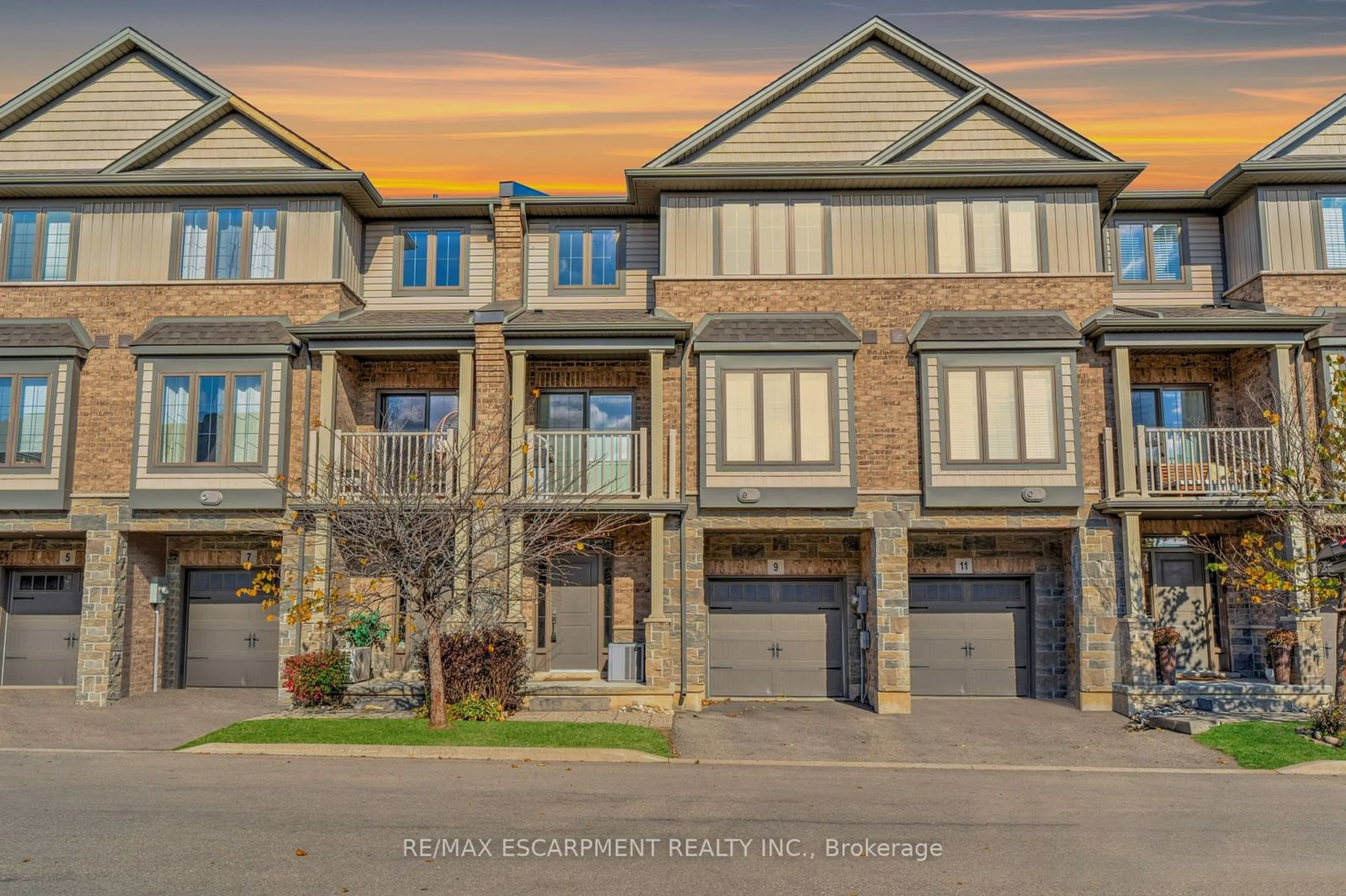 A pic from exterior of the house or condo, the street view for 9 Lakewalk Dr, Hamilton Ontario L8E 0J3