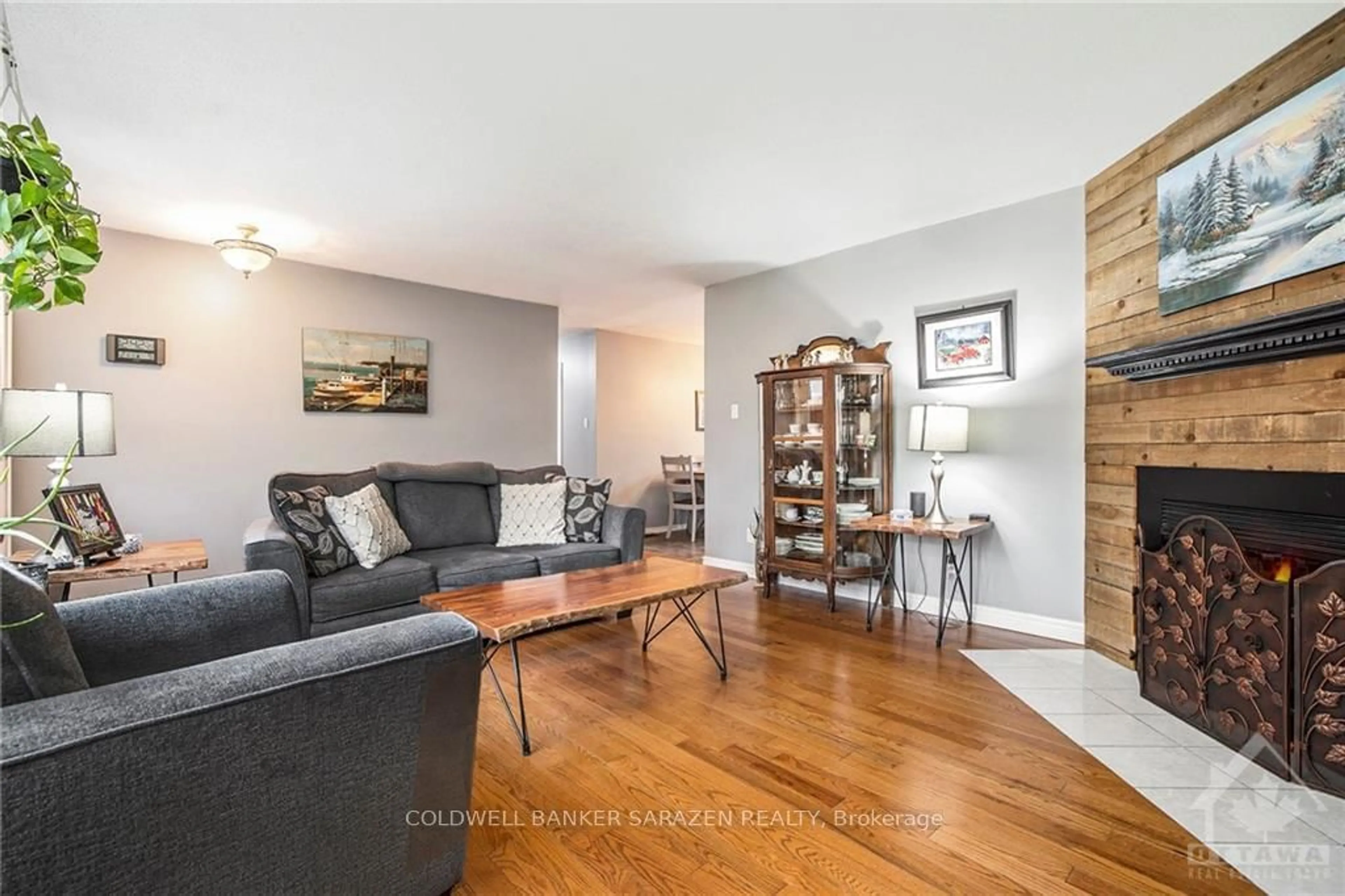 Living room, wood floors for 196 MACMILLAN Lane, Constance Bay - Dunrobin - Kilmaurs - Woodlawn Ontario K0A 3M0