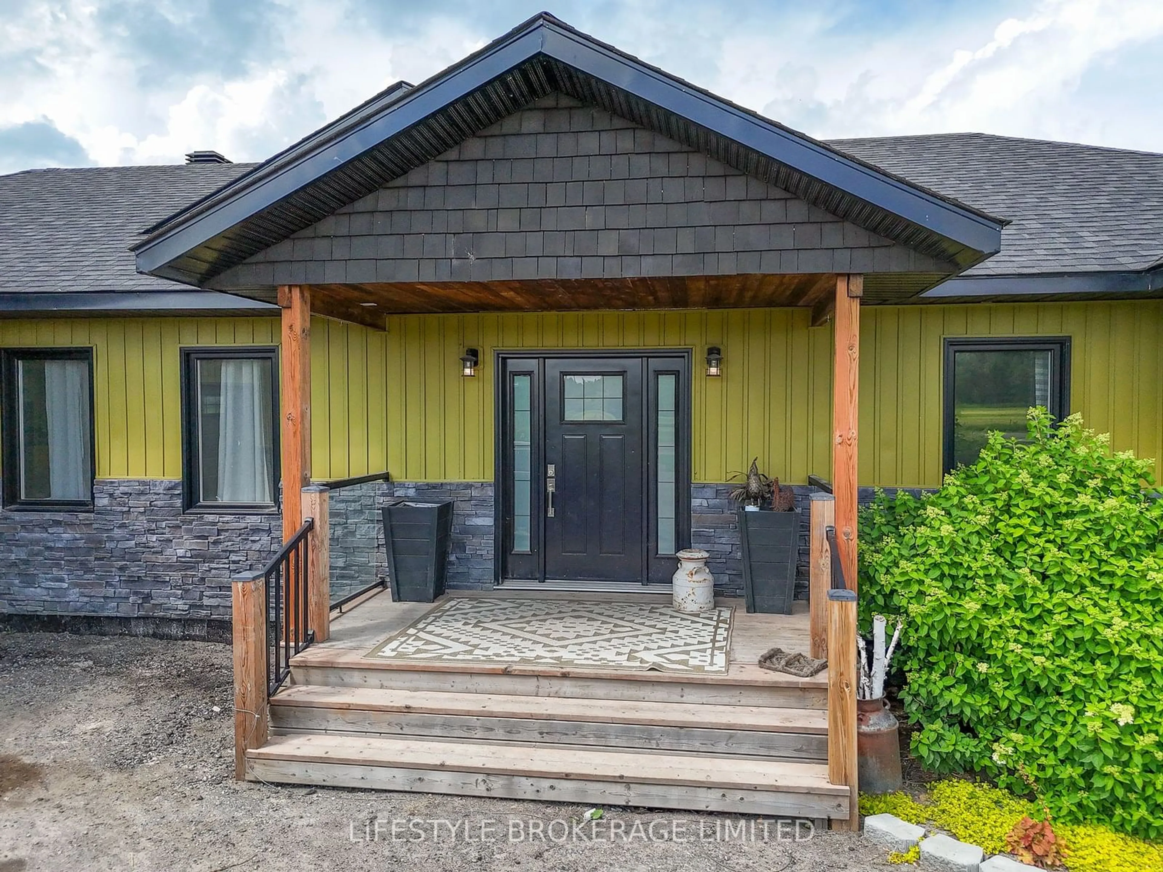 Frontside or backside of a home, cottage for 979 Stewart Rd, West Nipissing Ontario P0H 1G0