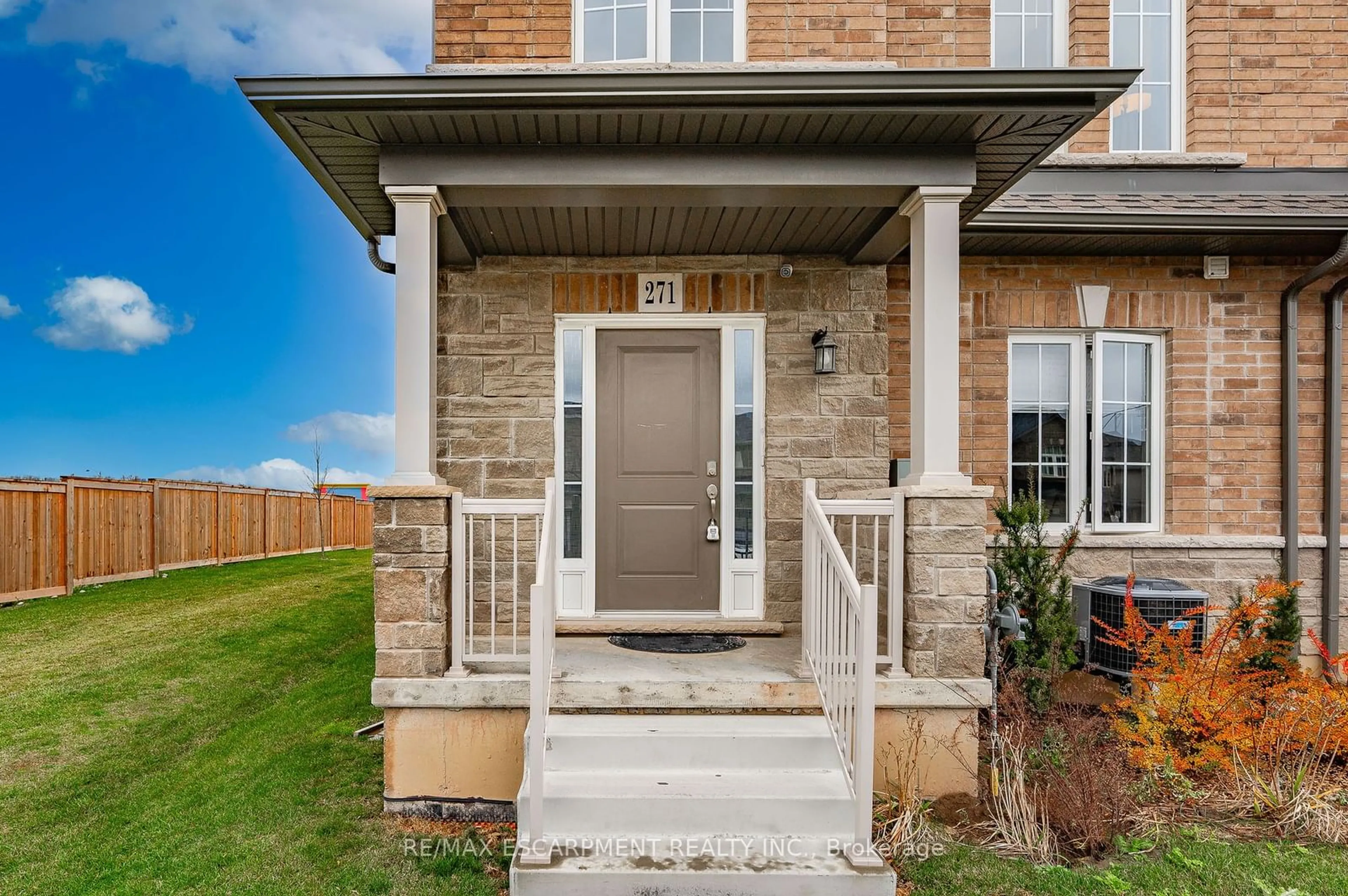 Home with brick exterior material for 271 Dalgleish Tr, Hamilton Ontario L0R 1P0