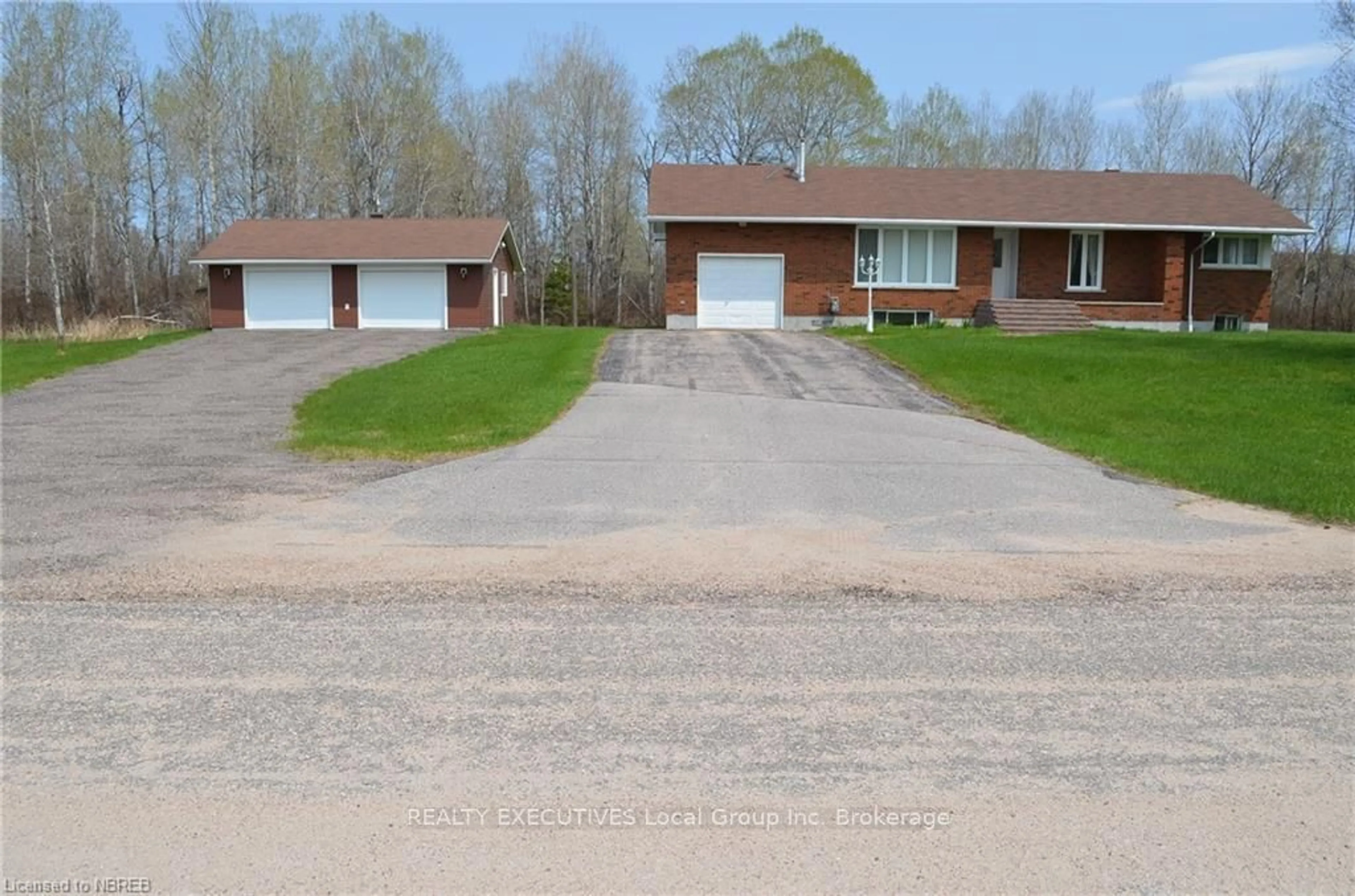 Frontside or backside of a home, the street view for 492 MCCARTHY St, Powassan Ontario P0H 2L0