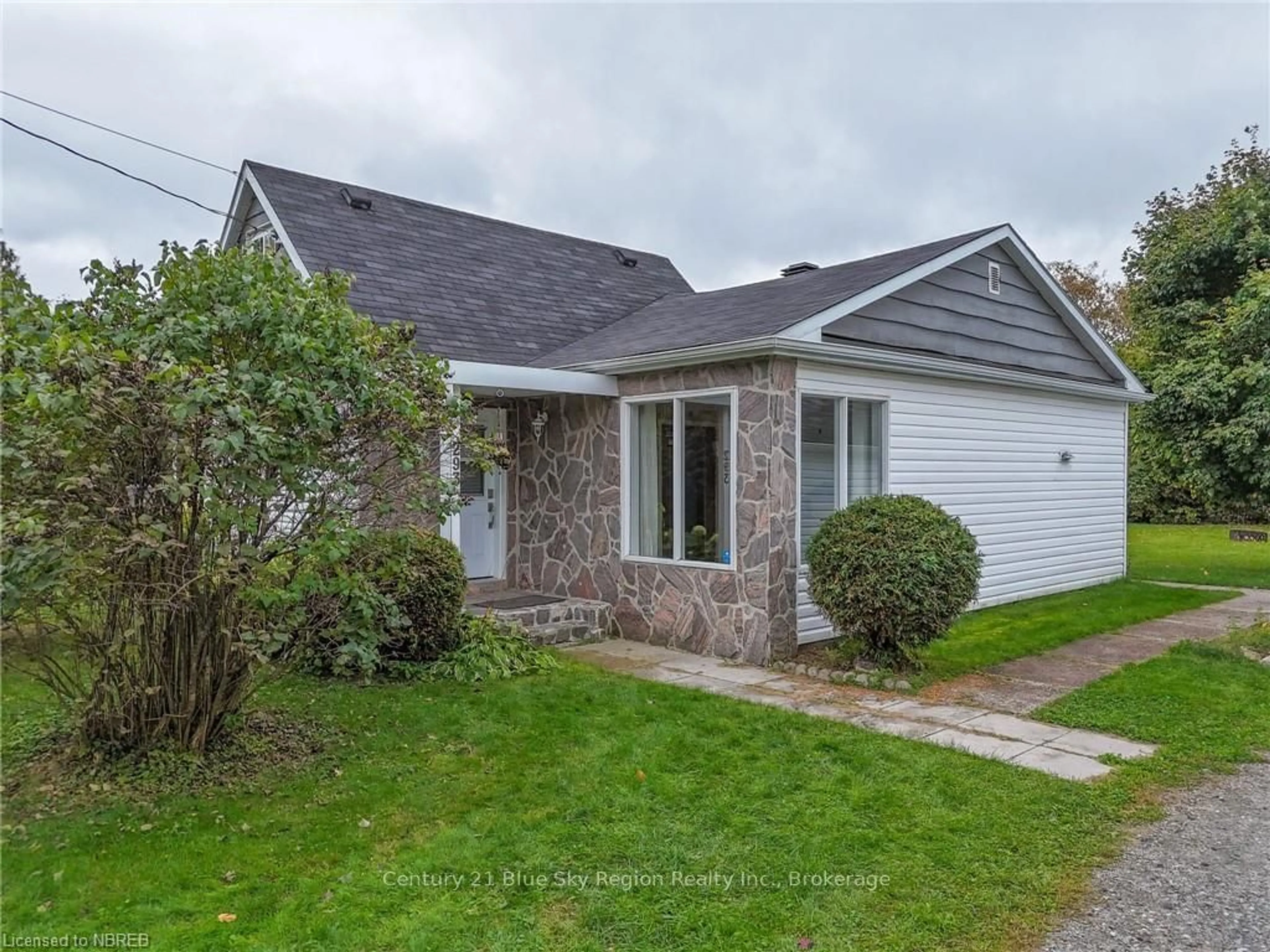 Frontside or backside of a home, cottage for 293 ARTHUR St Ontario P2B 3B4