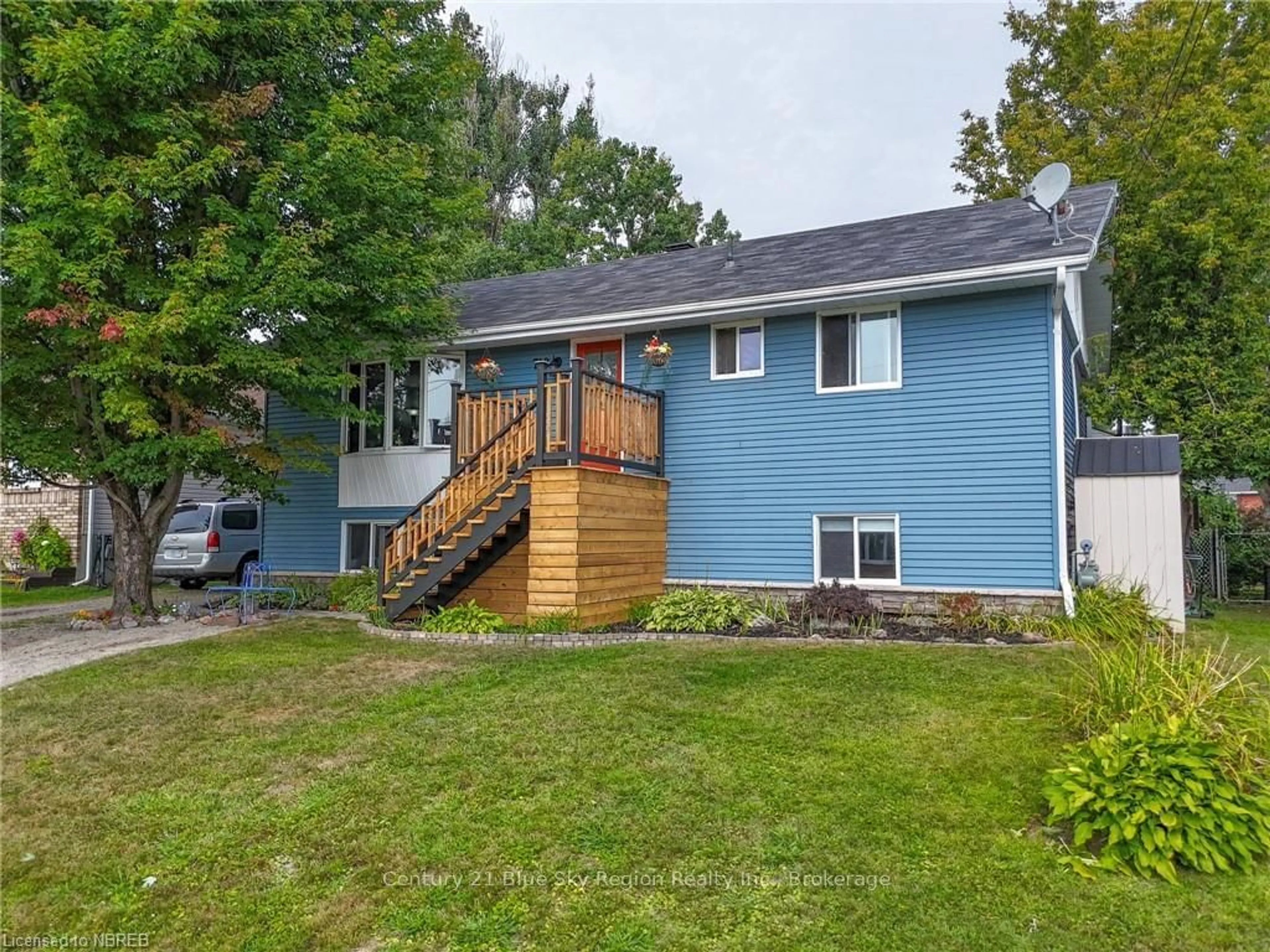 Frontside or backside of a home, cottage for 708 ABERDEEN St, North Bay Ontario P1B 7H9