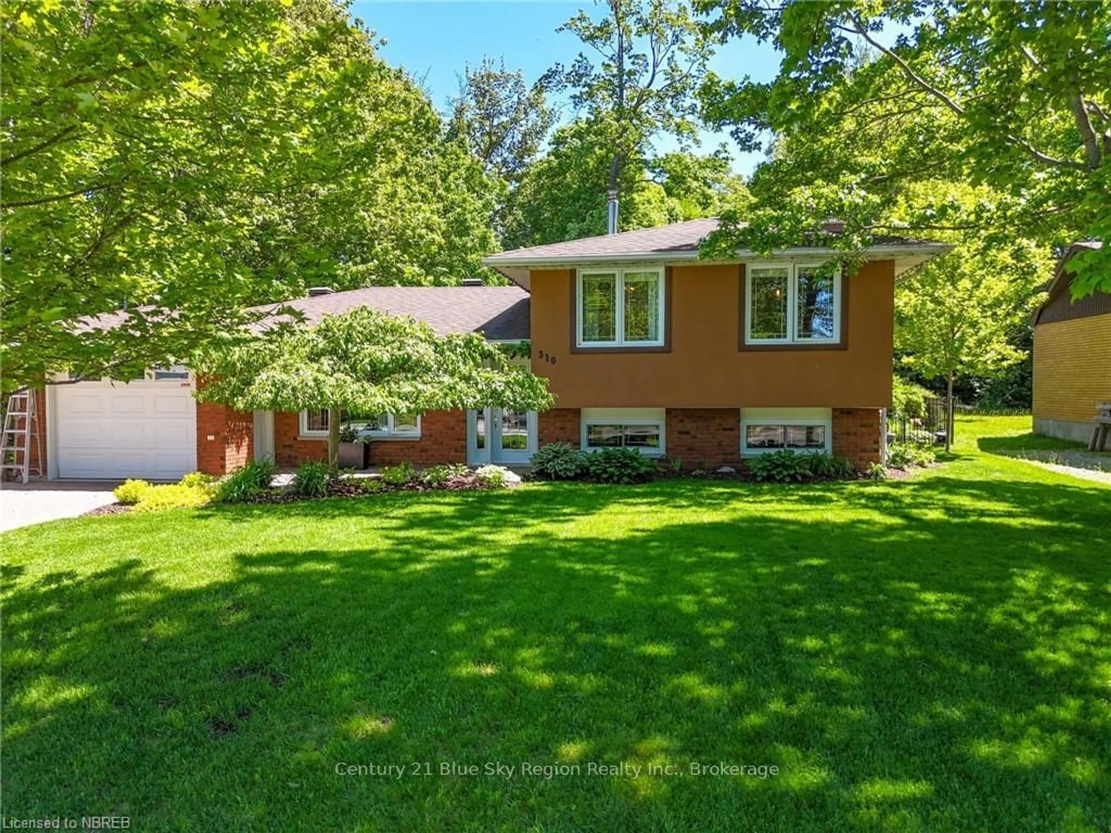 Frontside or backside of a home, cottage for 310 GREENHILL Ave, North Bay Ontario P1C 1J4