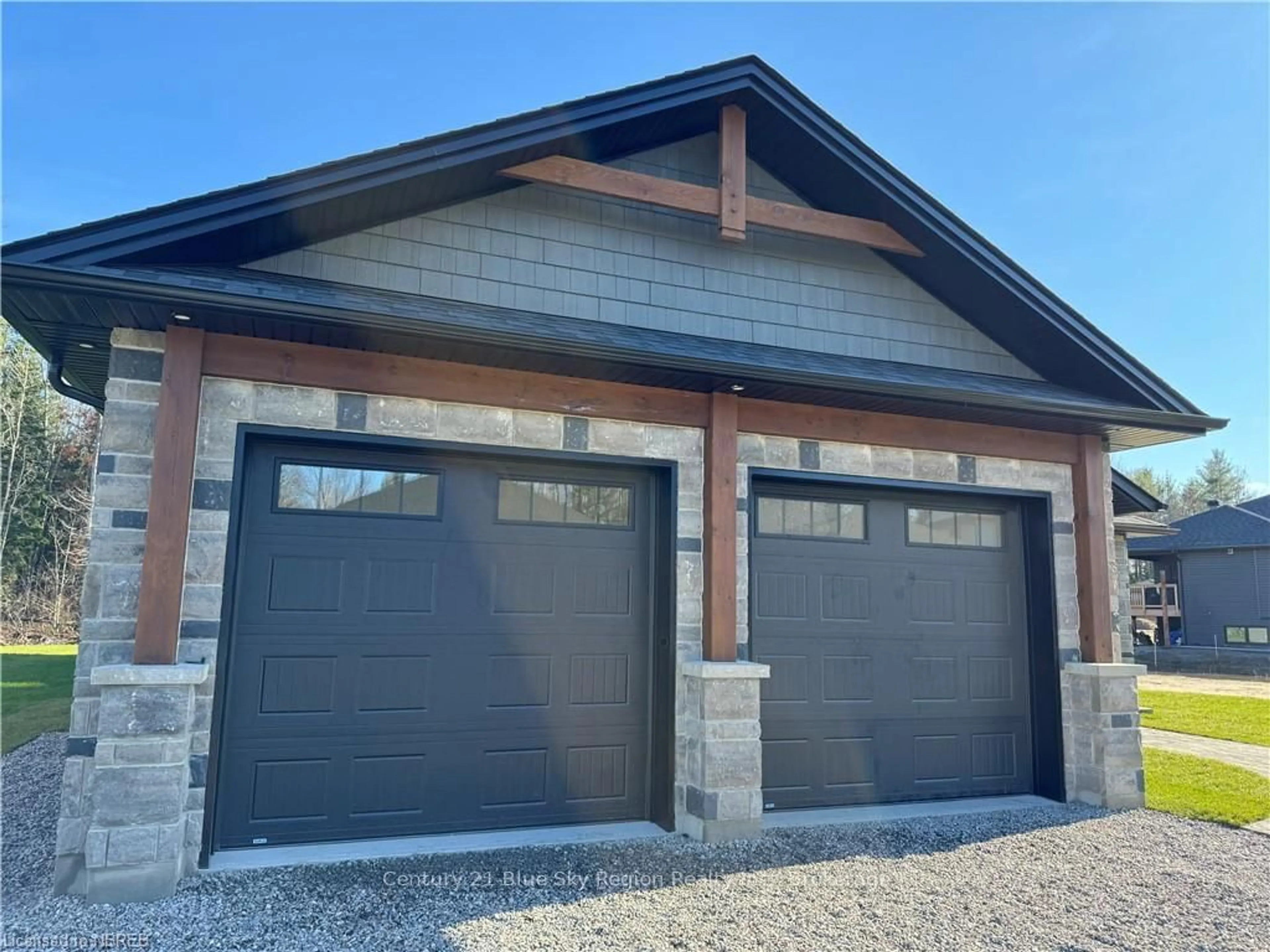 Indoor garage, cement floor for 34 SUGARBUSH St, North Bay Ontario P1C 0A4