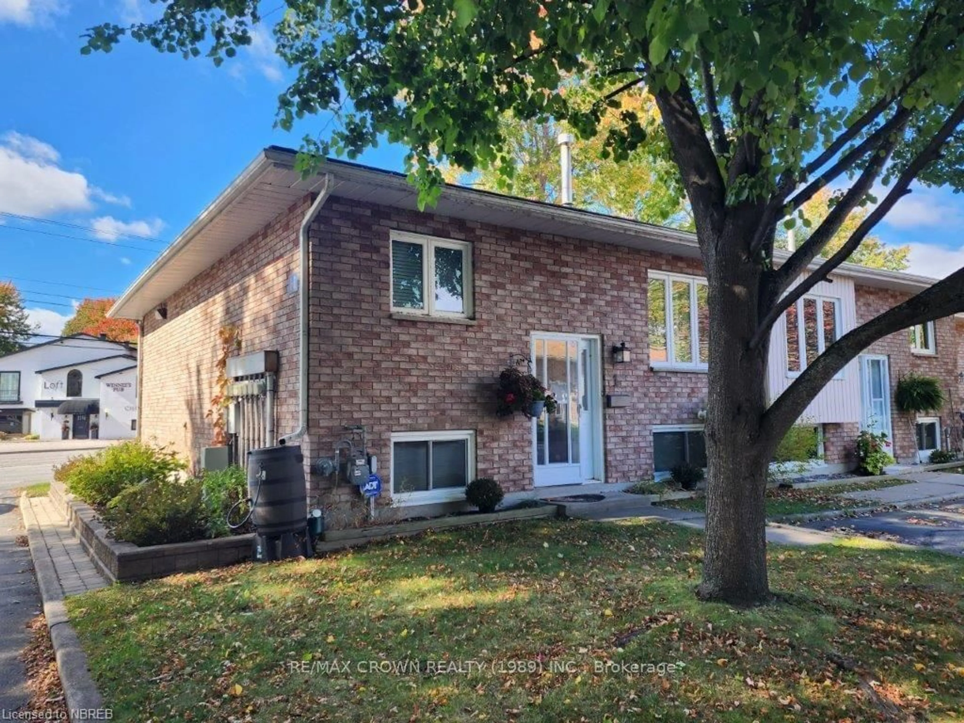 A pic from exterior of the house or condo, the front or back of building for 624 LAKESHORE Dr #1, North Bay Ontario P1A 2E8