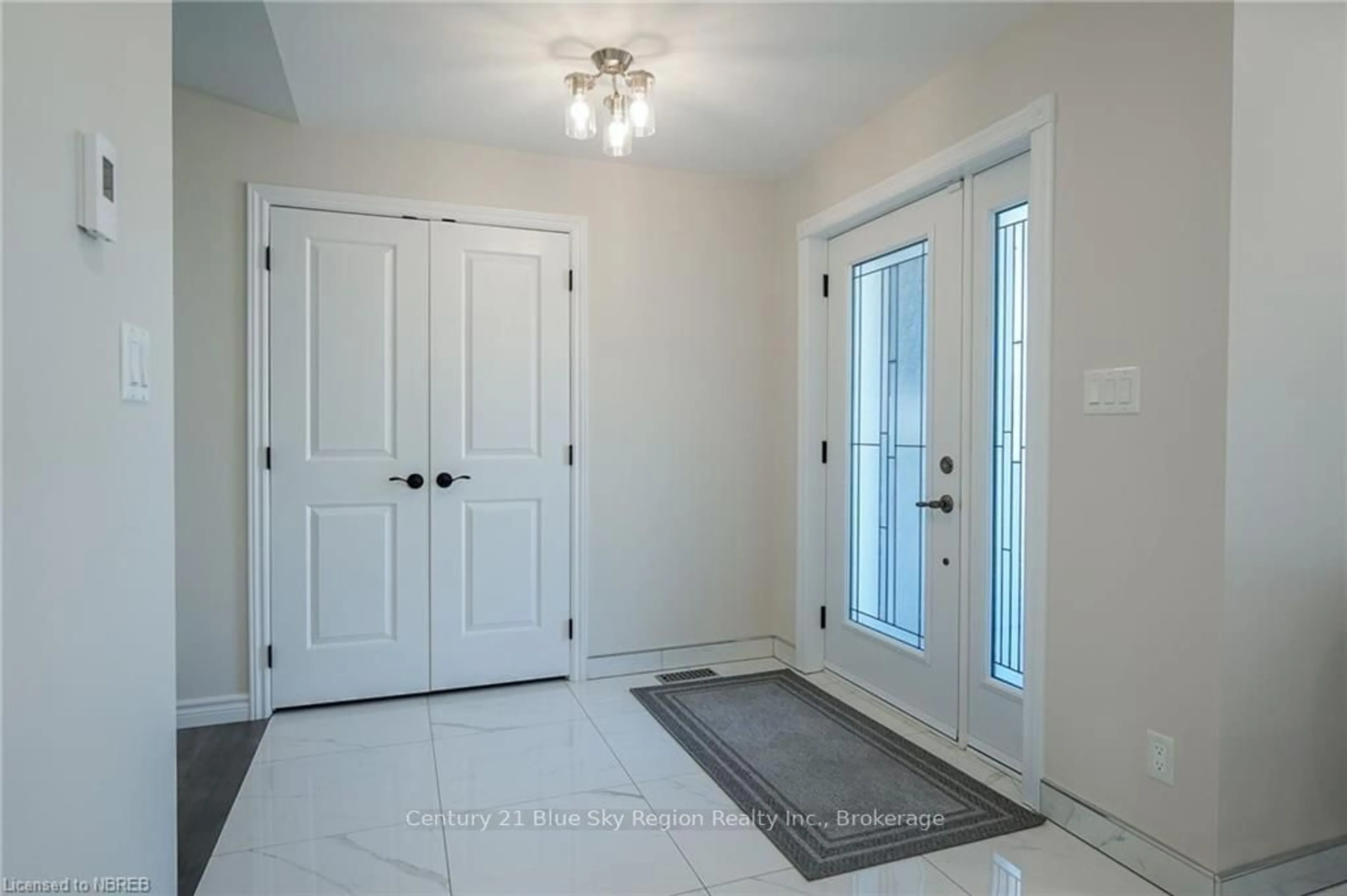 Indoor entryway, cement floor for 5 YOUNG St, Nipissing Ontario P0H 1G0