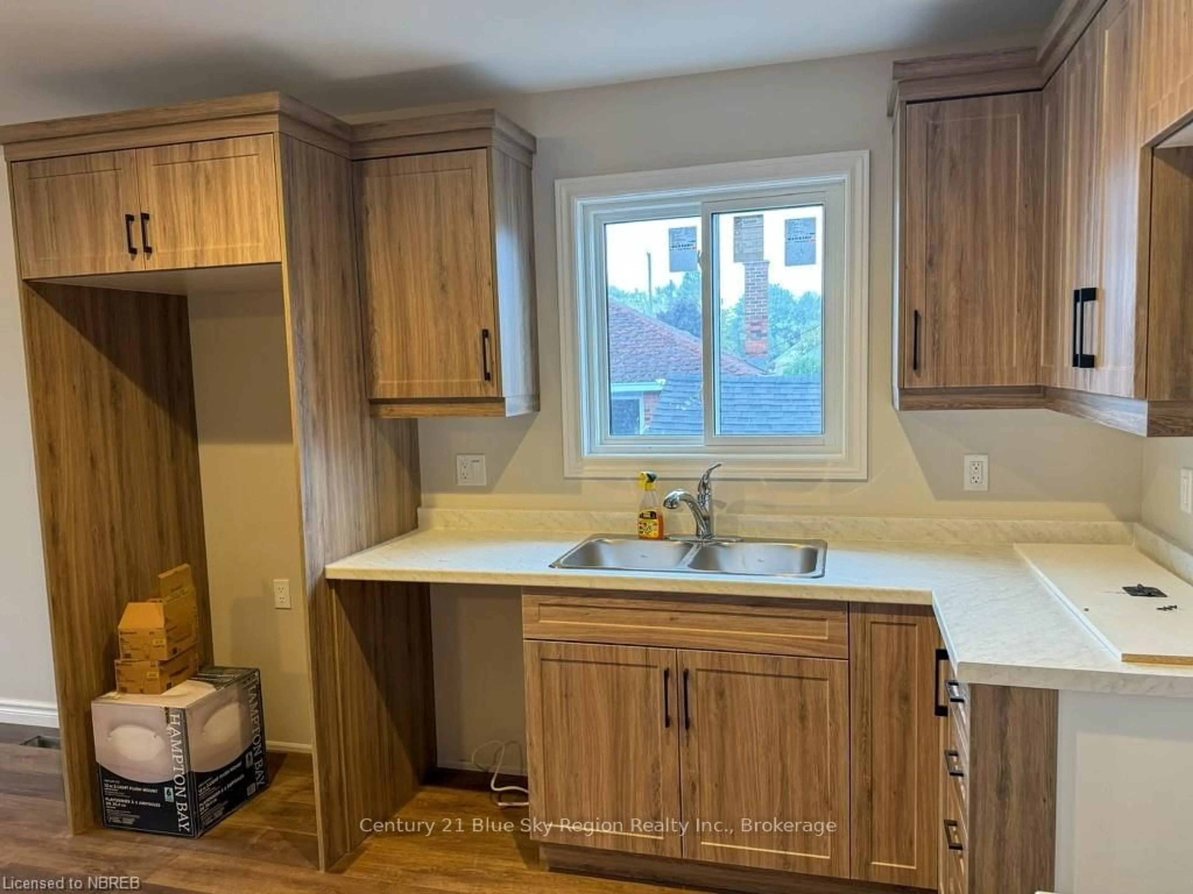 Standard kitchen, wood floors, cottage for 1556 FRASER St, North Bay Ontario P1B 3Z2