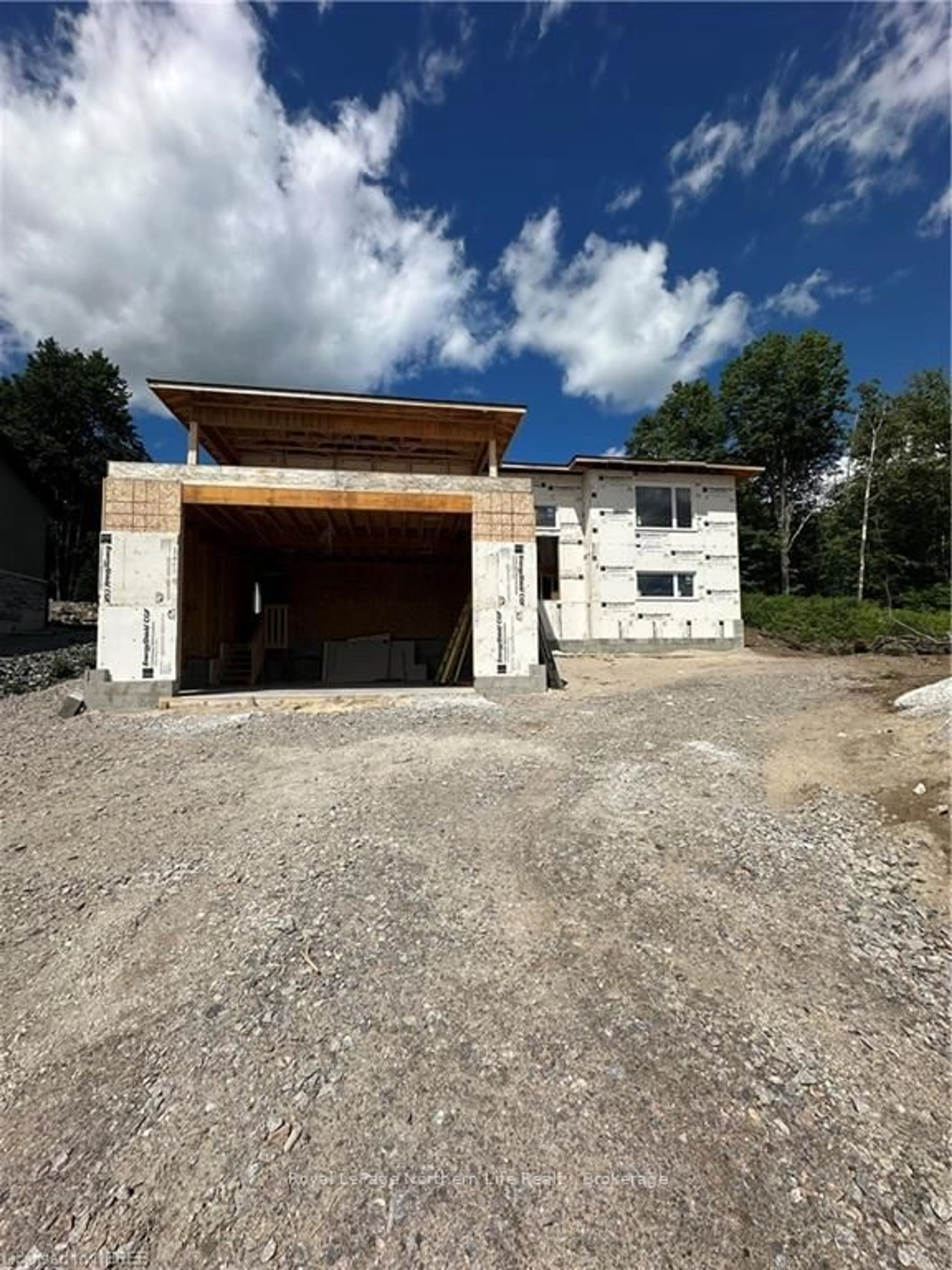 Indoor garage, cement floor for 452 SURREY Dr, North Bay Ontario P1C 1E5