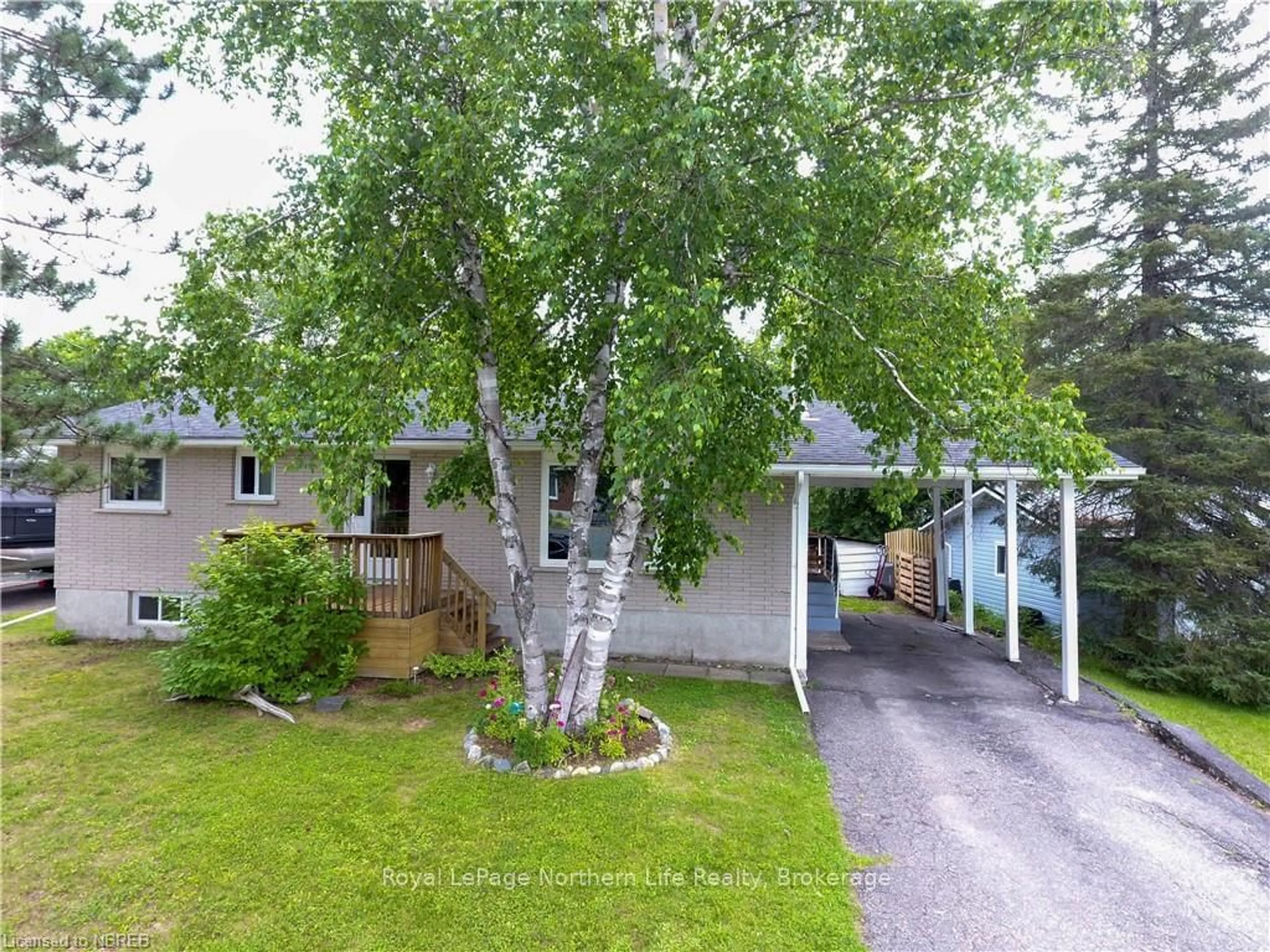 Frontside or backside of a home, cottage for 5 BIRCH Cres, Temagami Ontario P0H 2H0