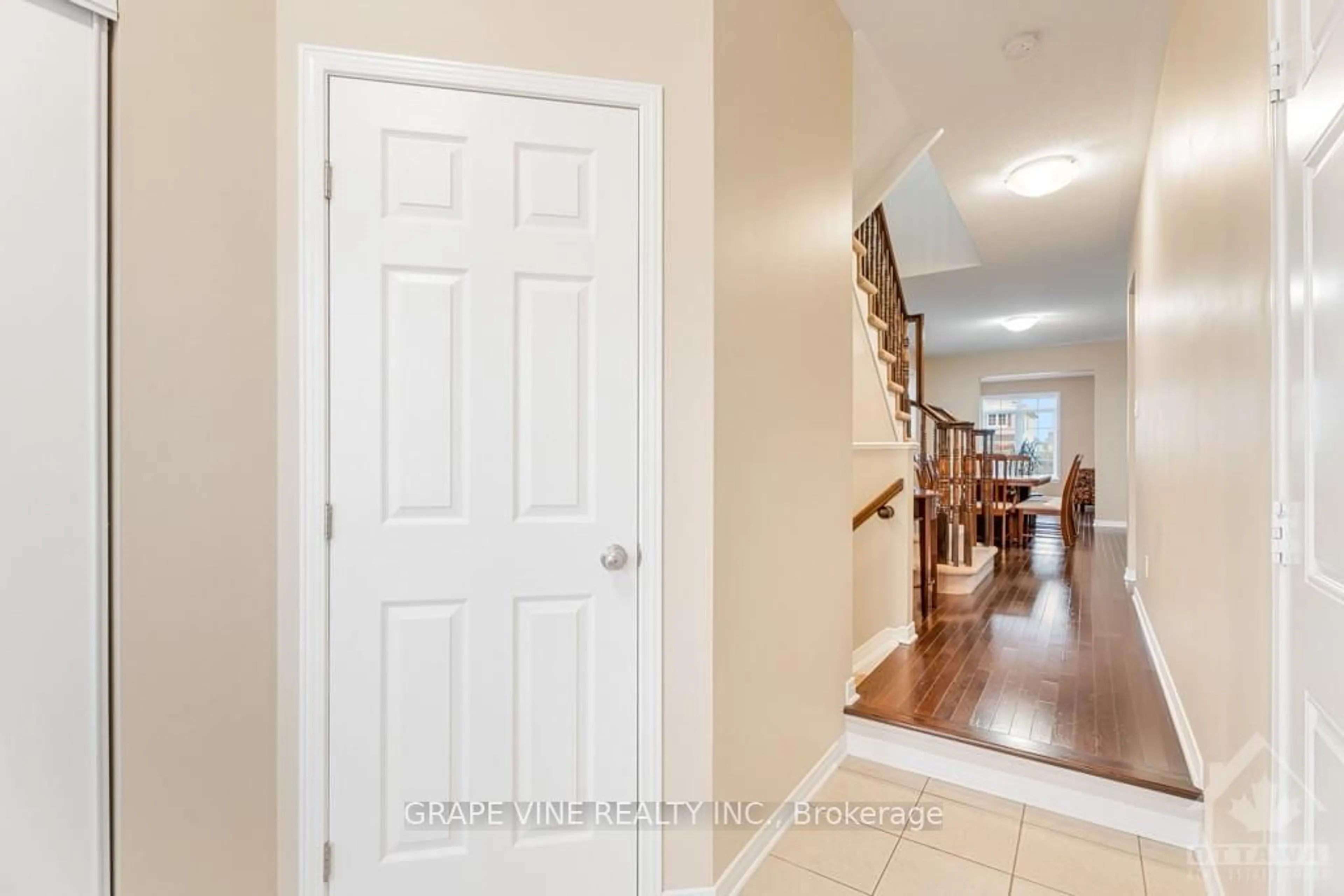 Indoor entryway, wood floors for 594 BARRICK HILL Rd, Kanata Ontario K2M 0B3