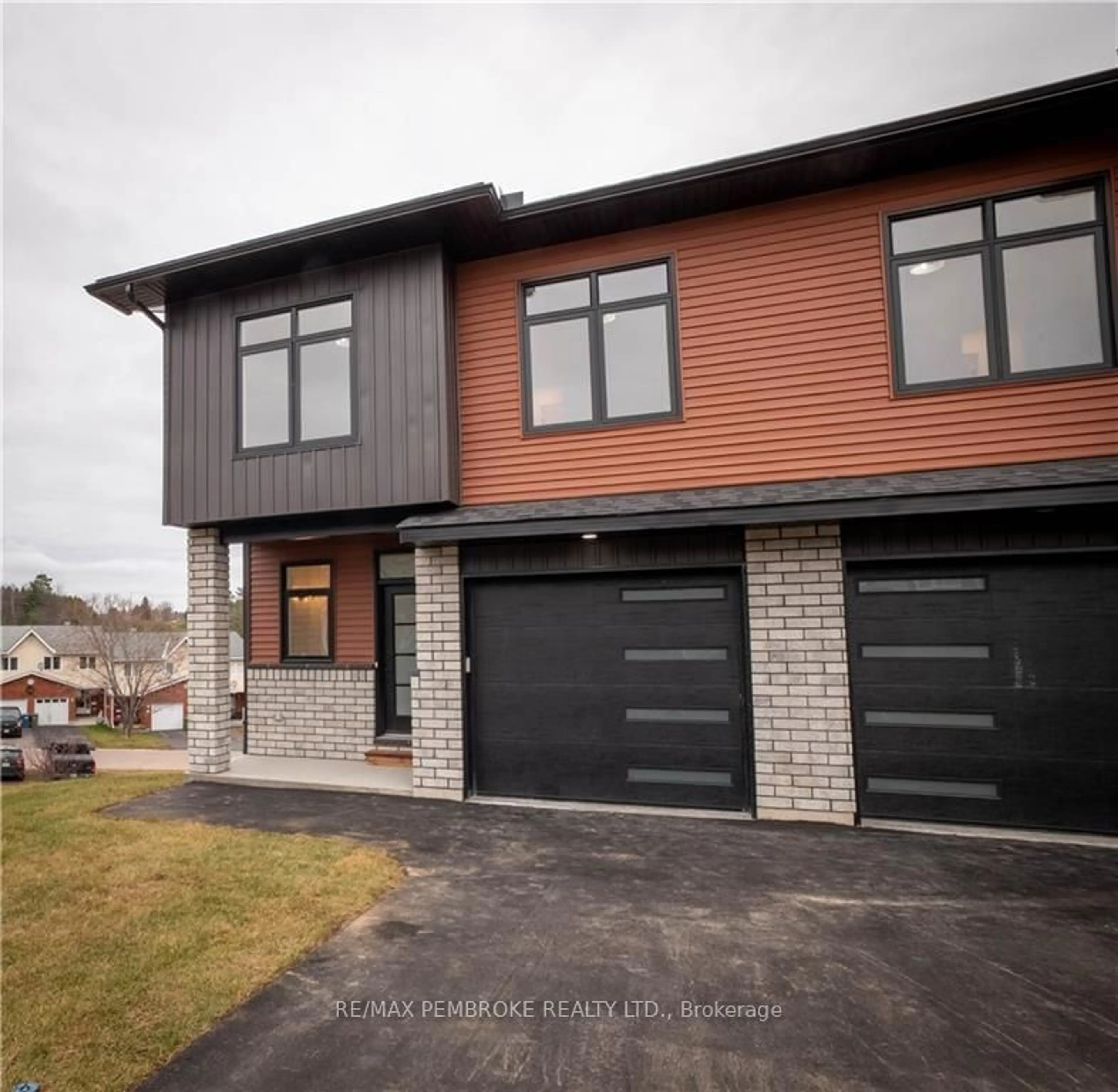 Home with brick exterior material for 13 NORTHBROOK St, Petawawa Ontario K8H 3N4