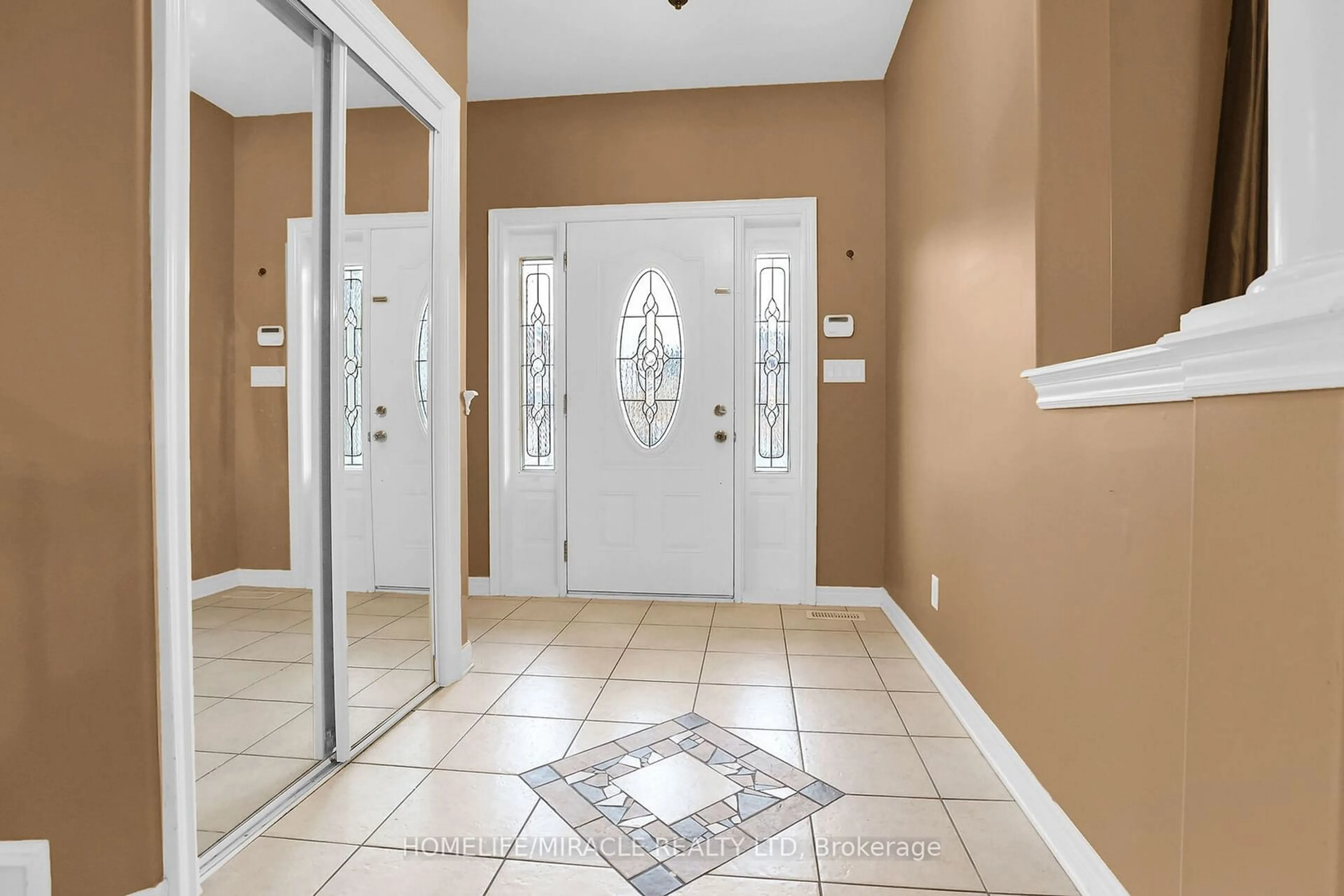 Indoor entryway, ceramic floors for 53 Agincourt Cres, St. Catharines Ontario L2S 4B4