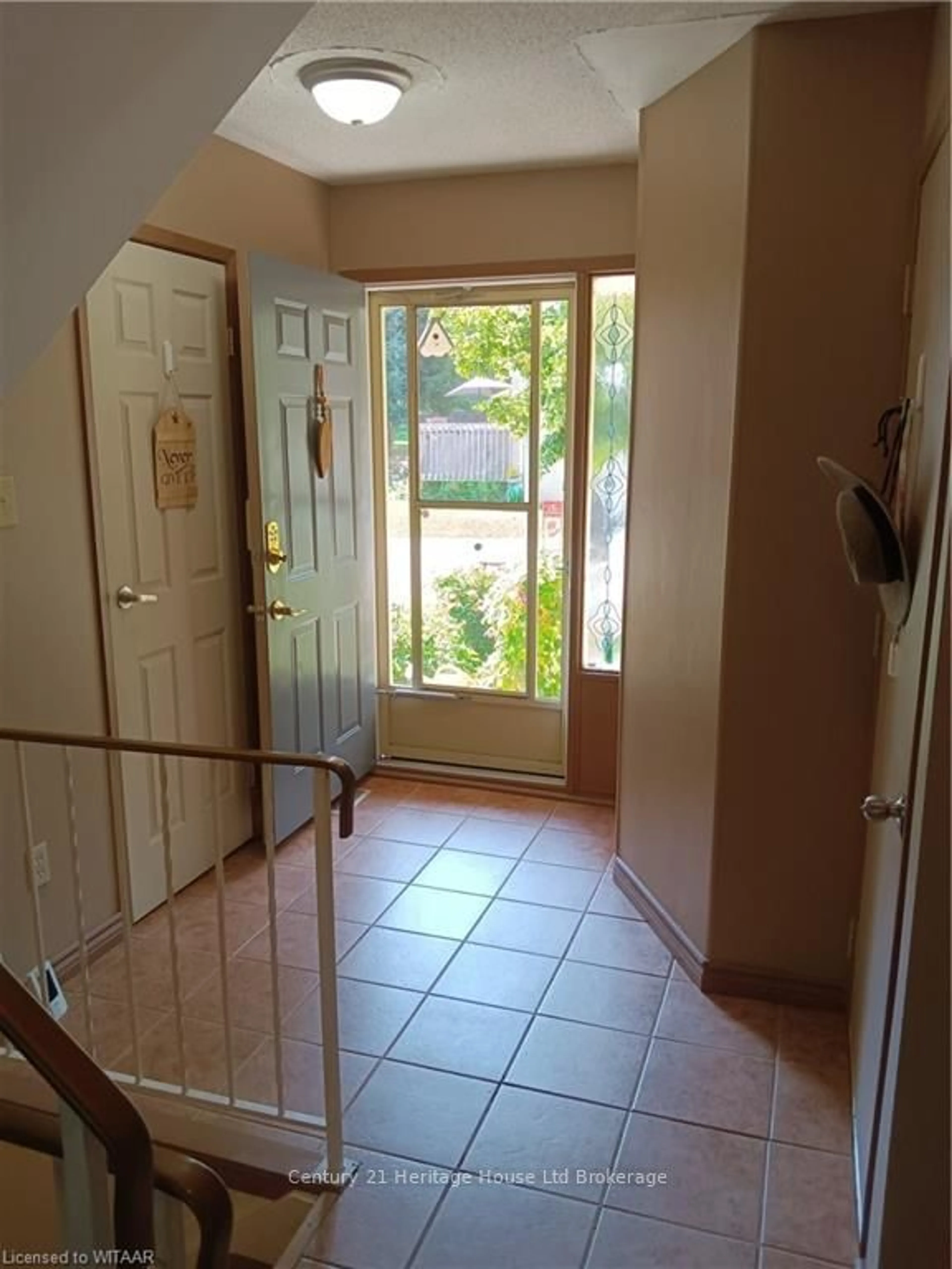 Indoor entryway, not visible floor for 179 FERGUSON DRIVE #6, Woodstock Ontario N4V 1A5