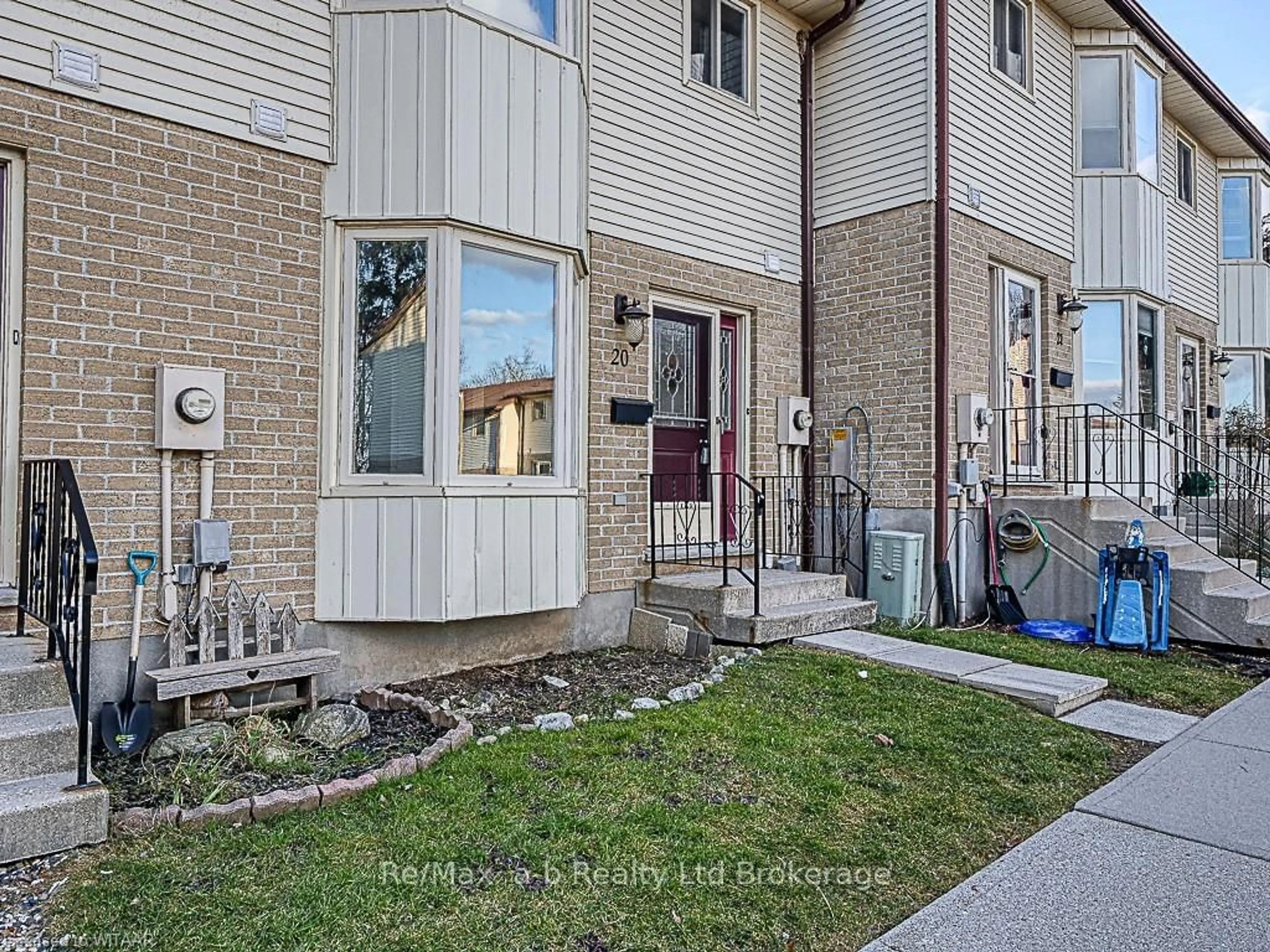 A pic from exterior of the house or condo, the street view for 275 GEORGE St #20, Ingersoll Ontario N5C 4A9