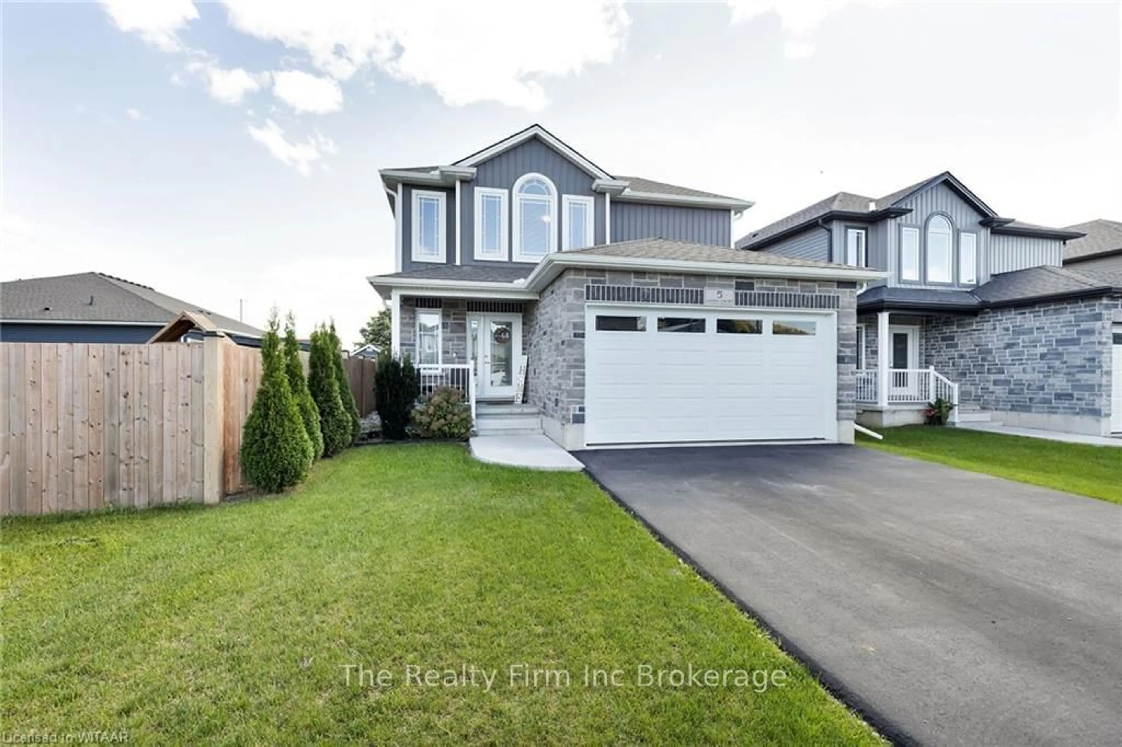 Frontside or backside of a home, the street view for 5 SANDY Crt, Tillsonburg Ontario N4G 0H6