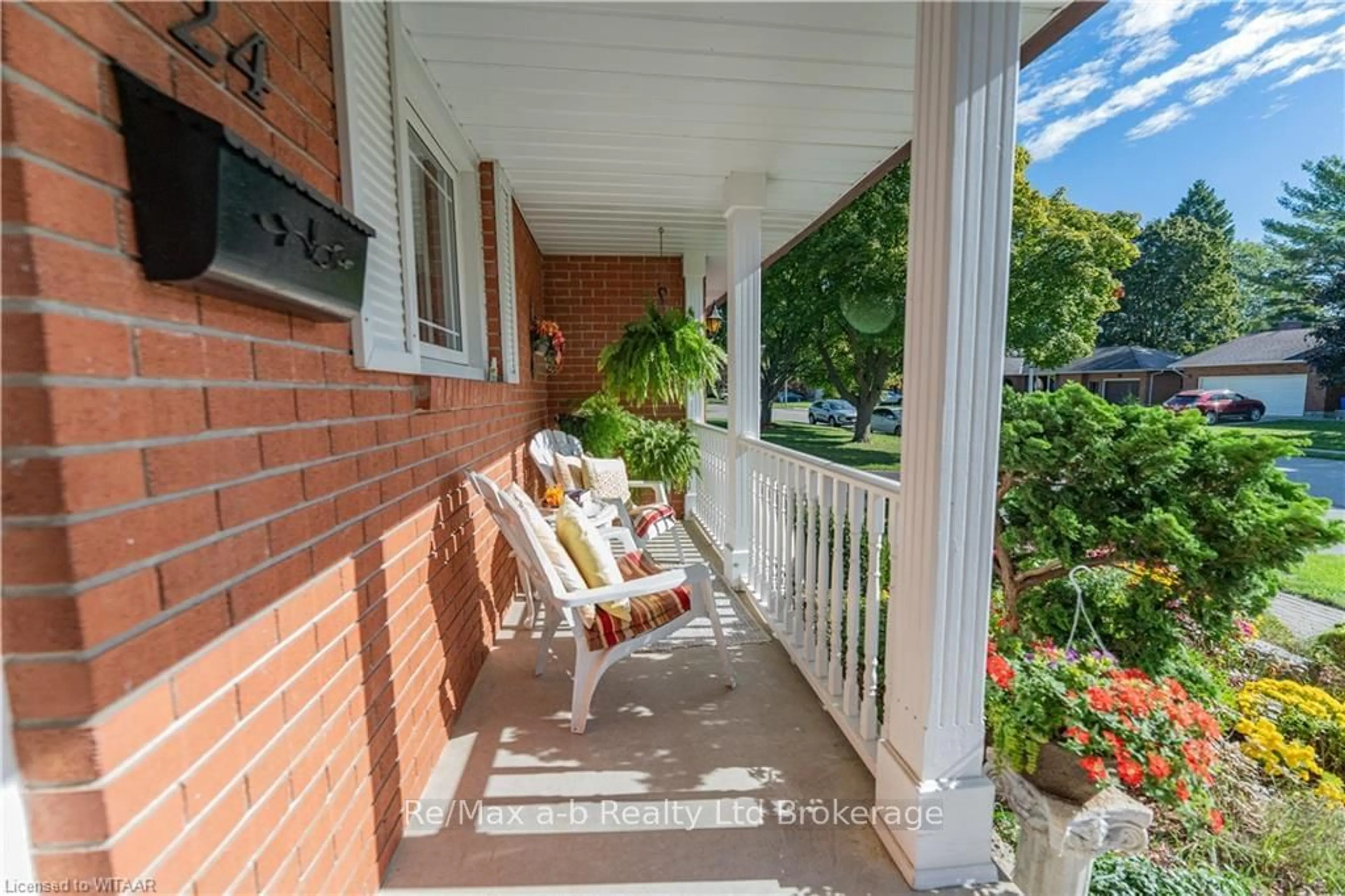 Patio, cottage for 24 ALLEN St, Tillsonburg Ontario N4G 5B7