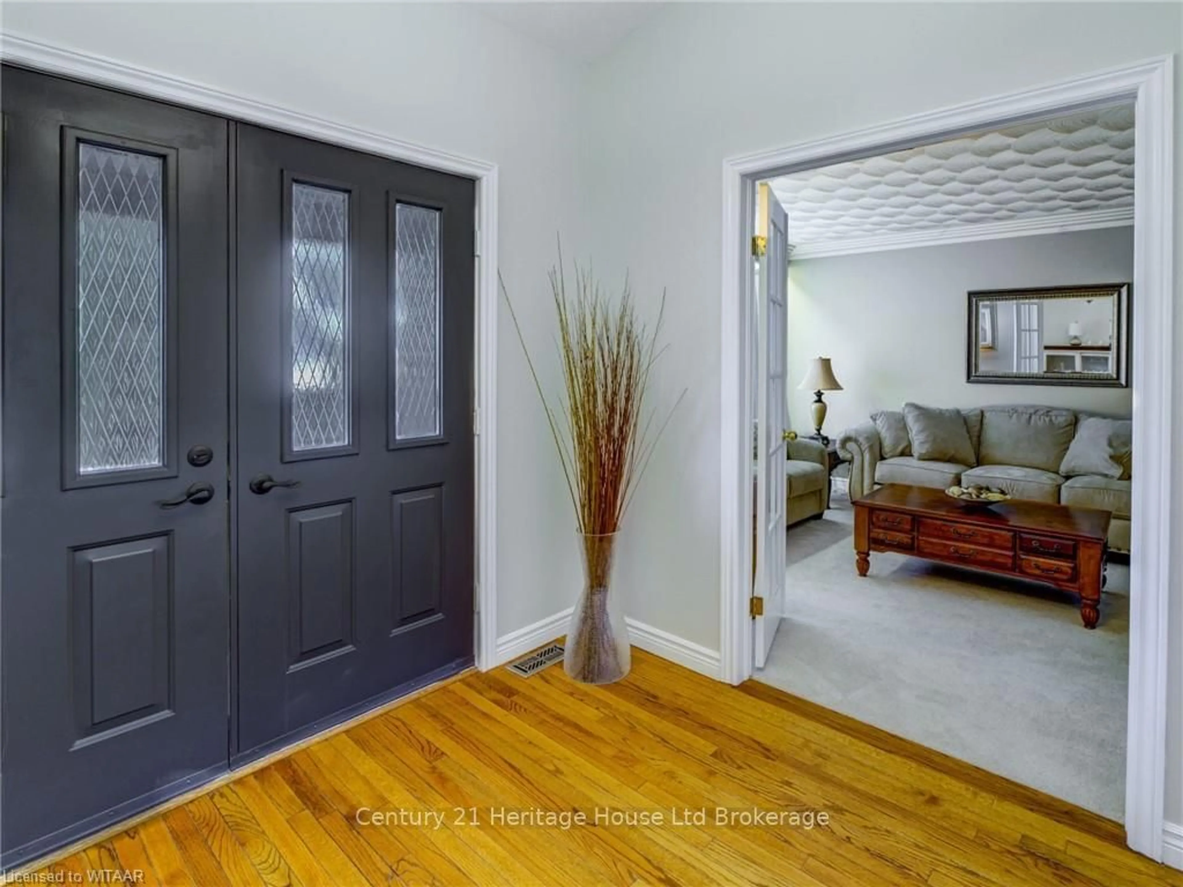 Indoor entryway, wood floors for 10 BLACKFOOT Pl, Woodstock Ontario N4T 1E2