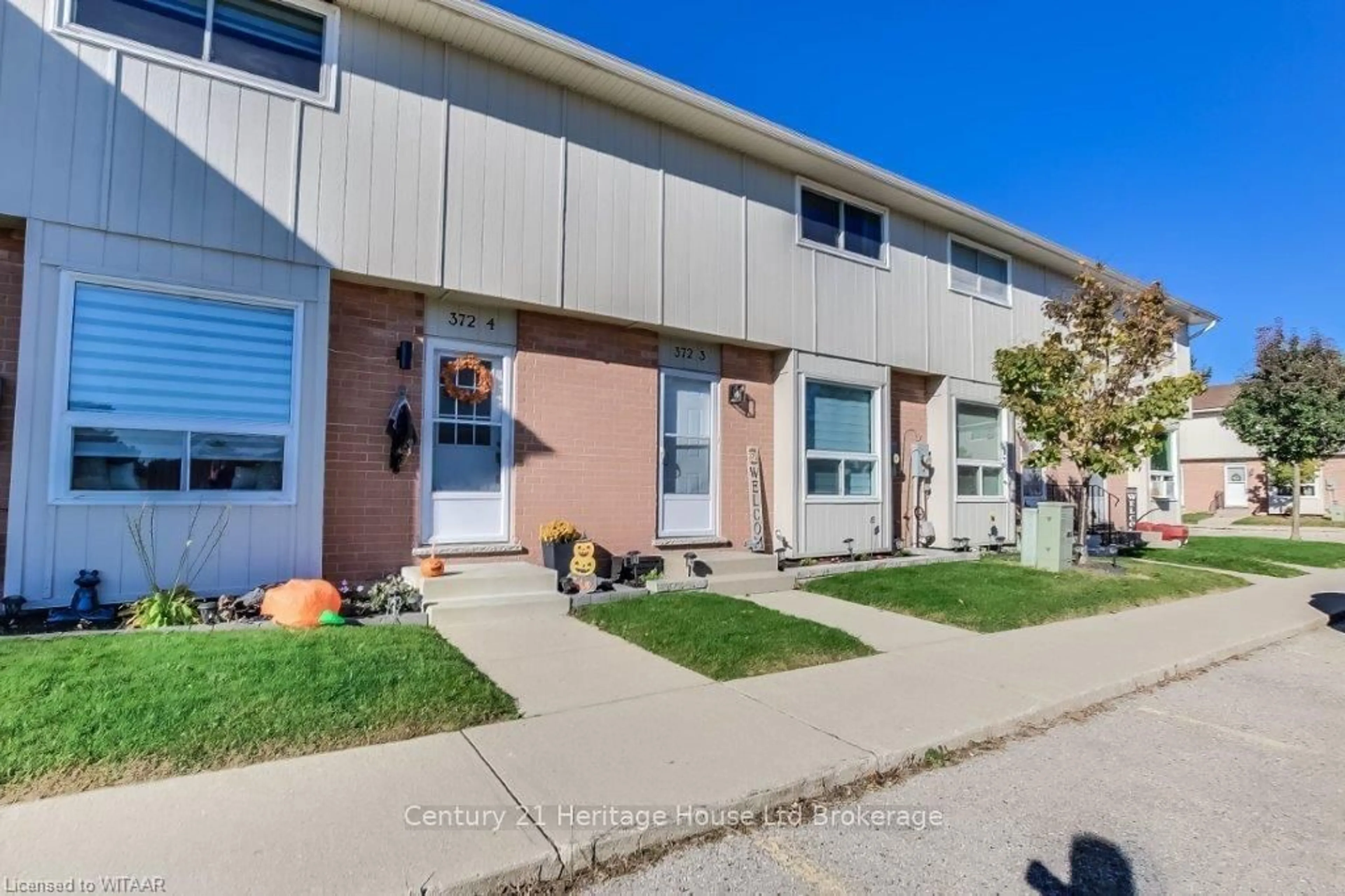 A pic from exterior of the house or condo, the street view for 372 SPRINGBANK Ave #3, Woodstock Ontario N4T 1L6