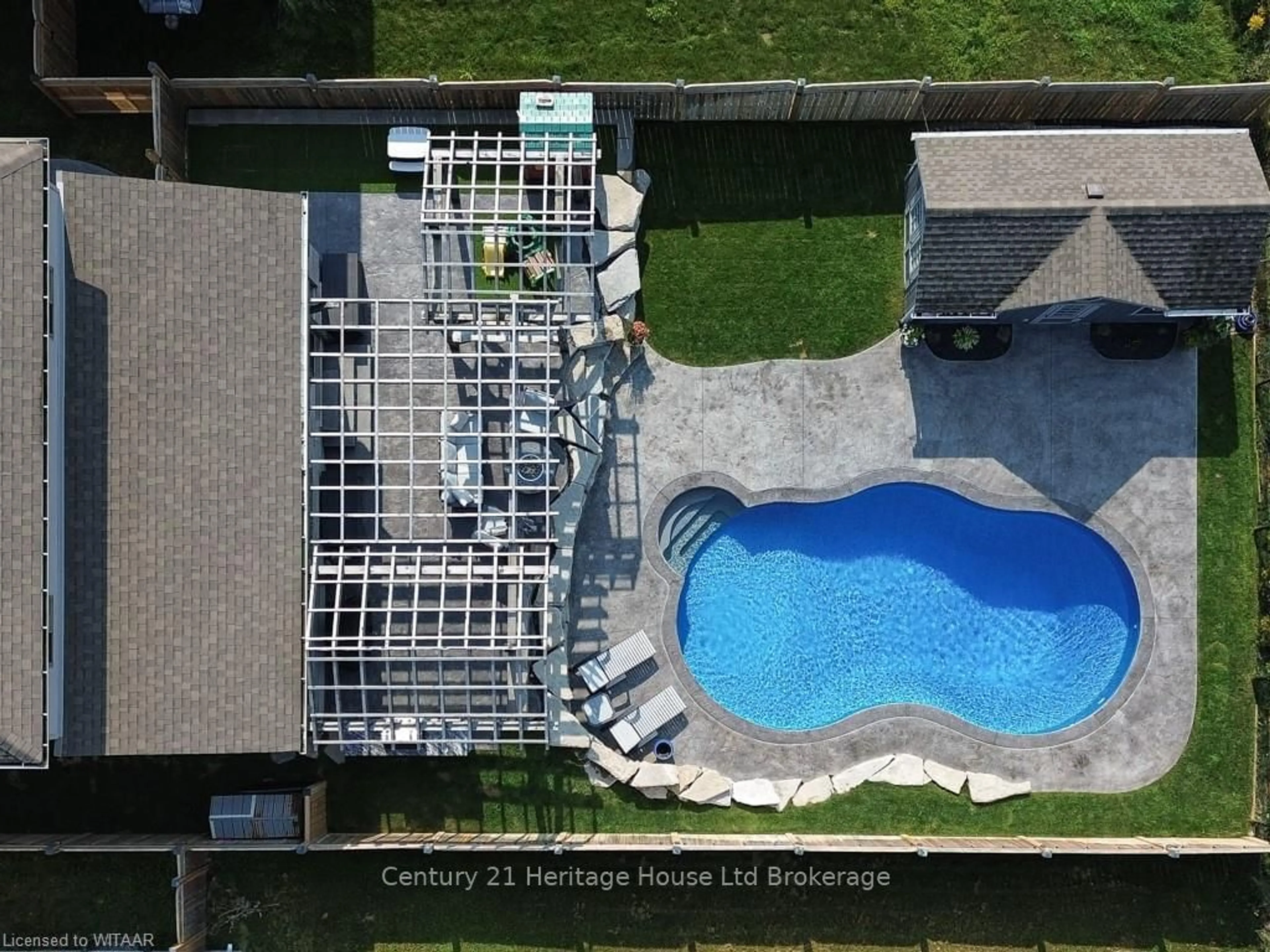 Indoor or outdoor pool for 16 HARTFIELD STREET, Ingersoll Ontario N5C 0C5