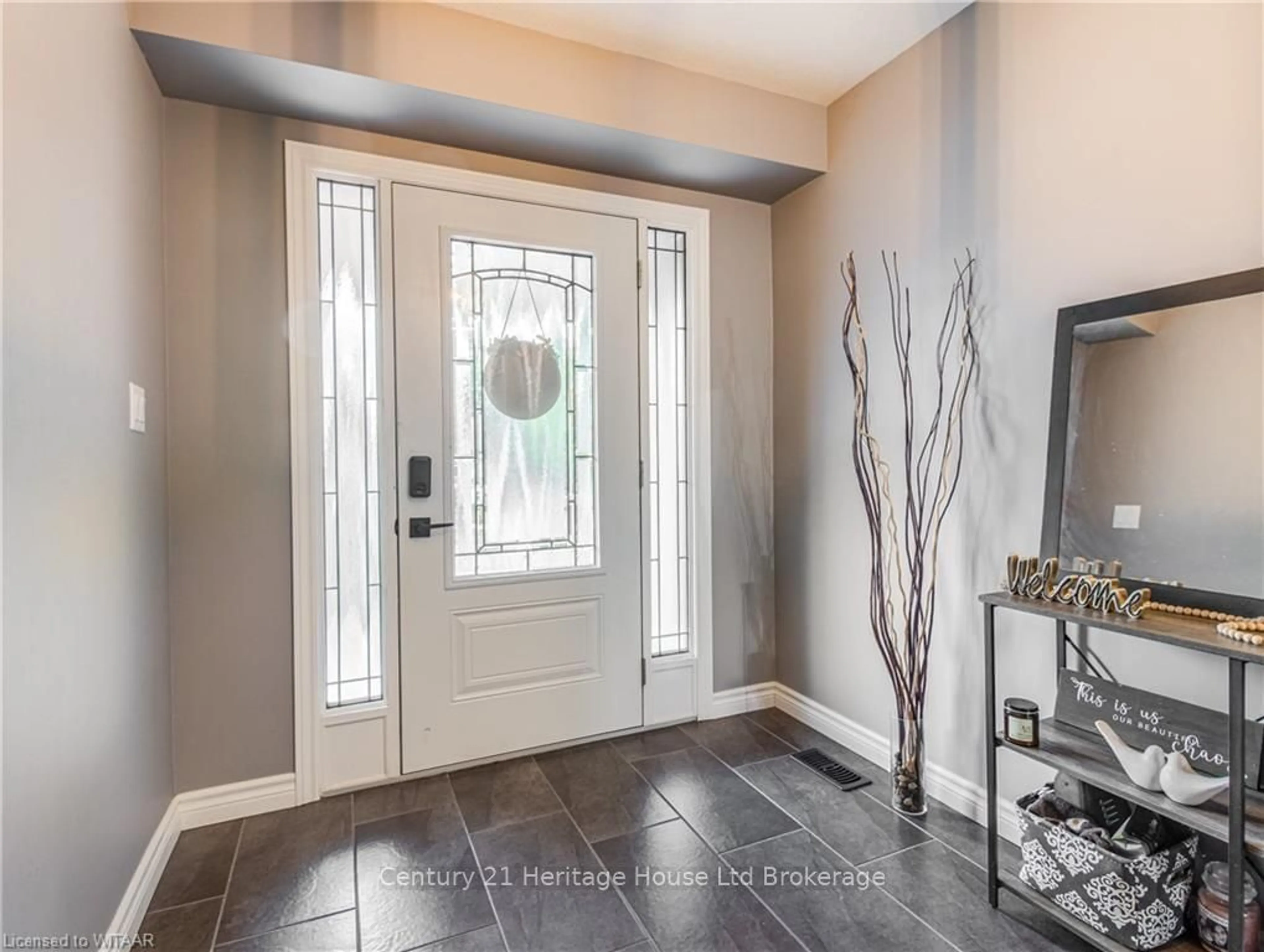 Indoor entryway, wood floors for 675 ELIZABETH St, Woodstock Ontario N4S 5B8