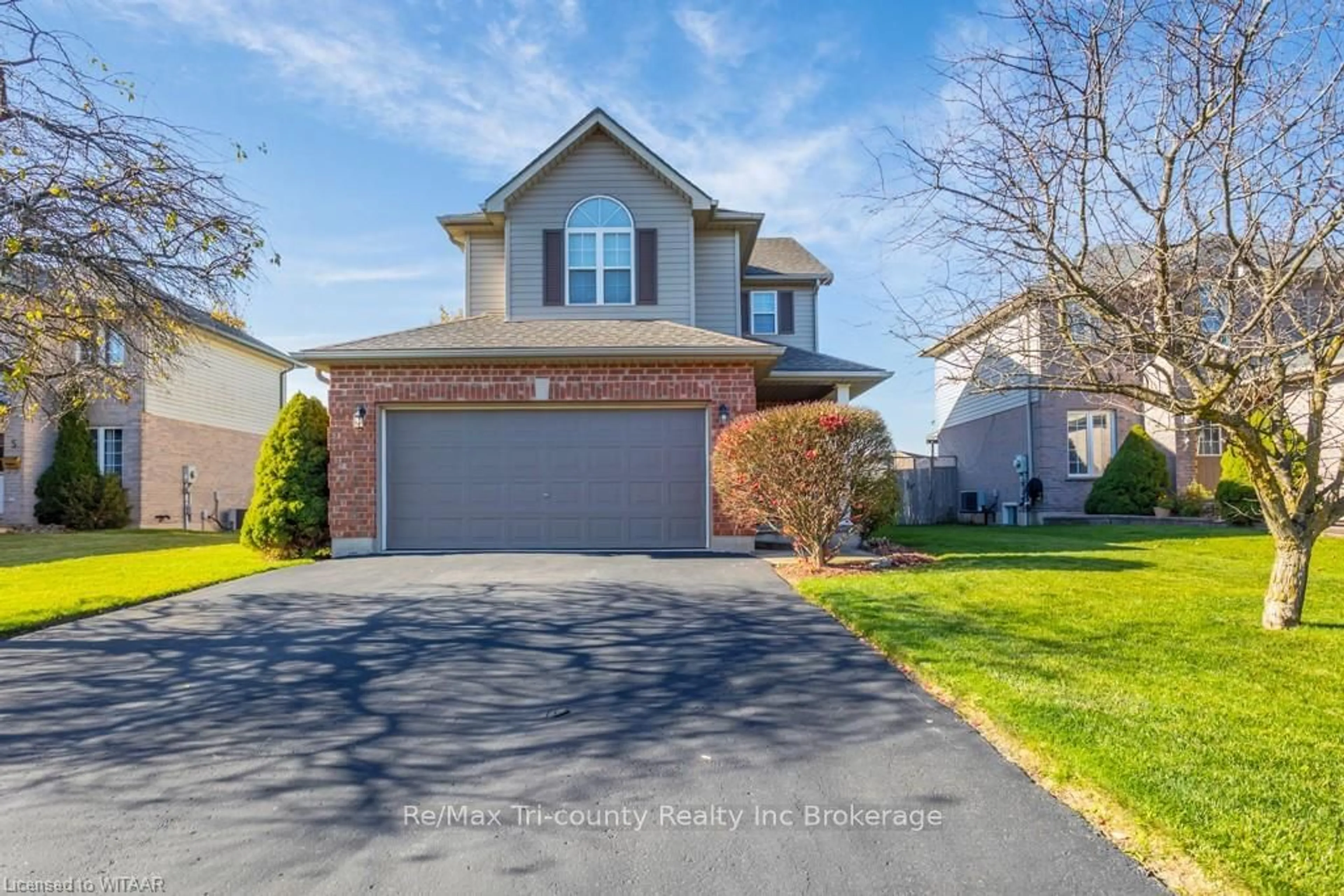 Frontside or backside of a home, the street view for 7 PRIMROSE Dr, Tillsonburg Ontario N4G 5S8