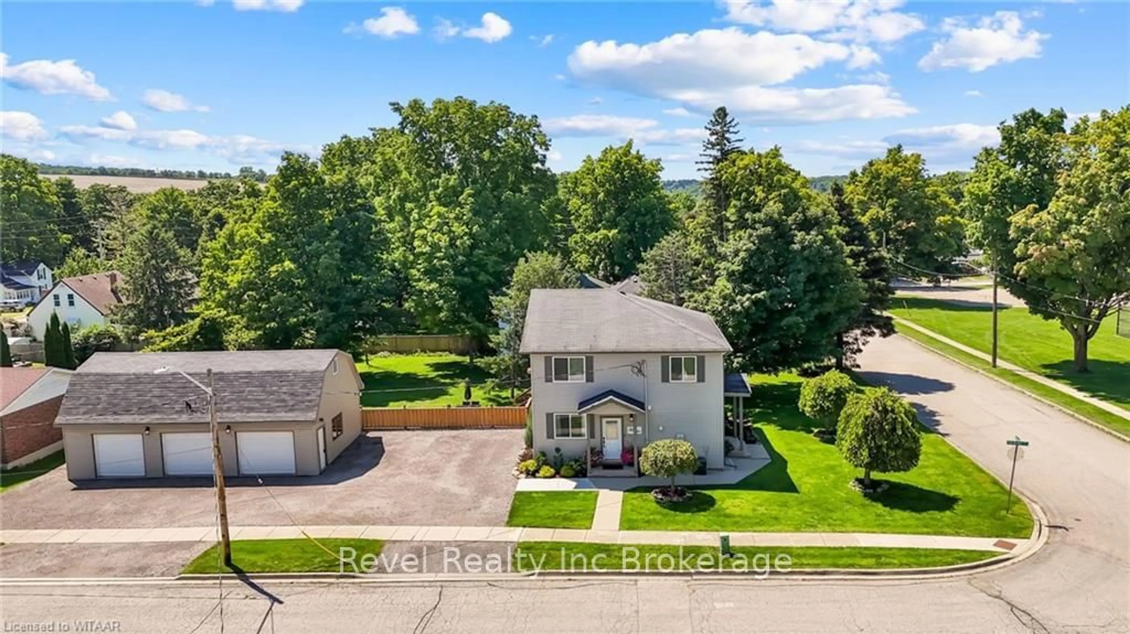 Frontside or backside of a home, the street view for 200 RAGLAN St, Woodstock Ontario N4S 1W5