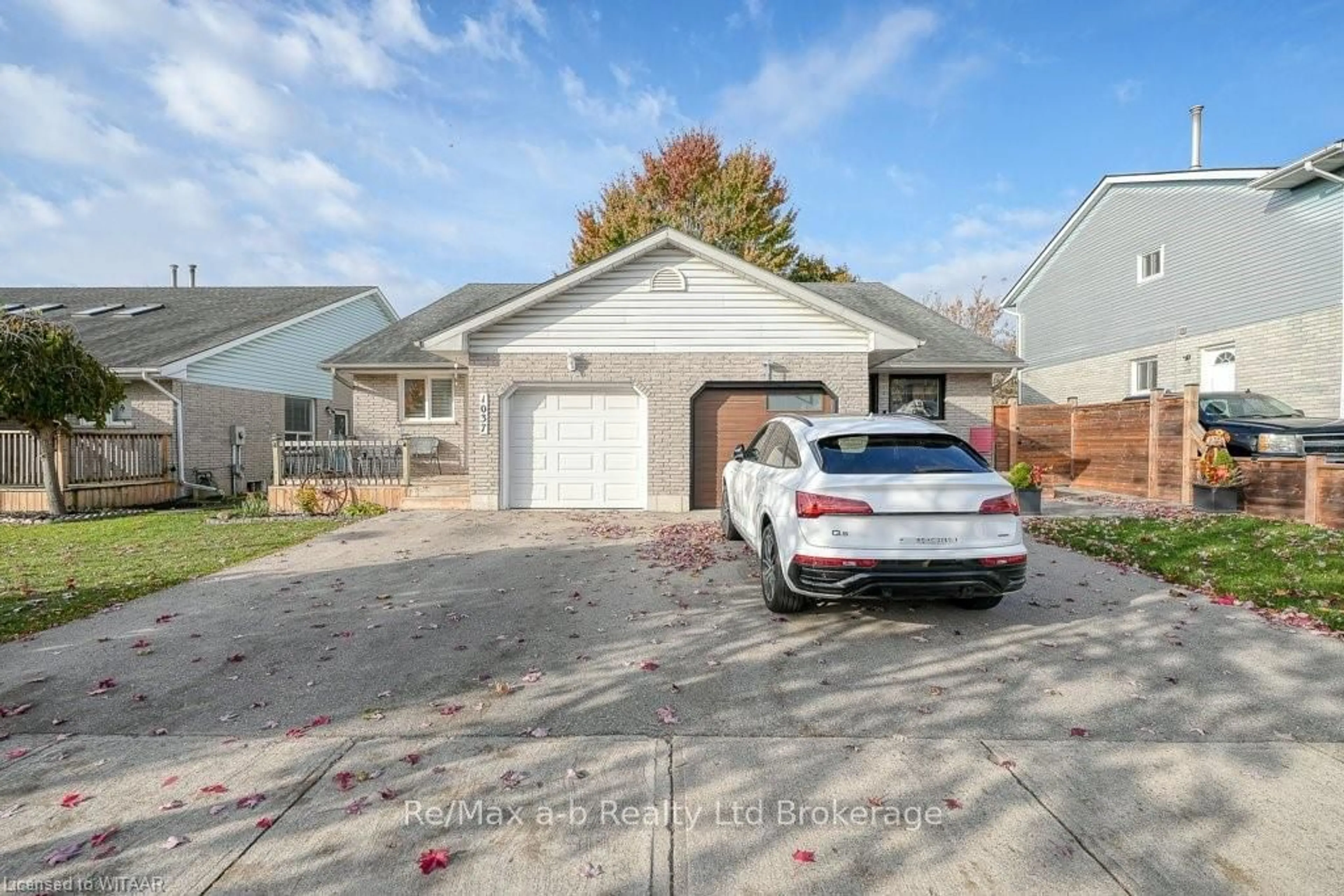 Frontside or backside of a home, the street view for 1037 PEARSON Dr, Woodstock Ontario N4S 8V1