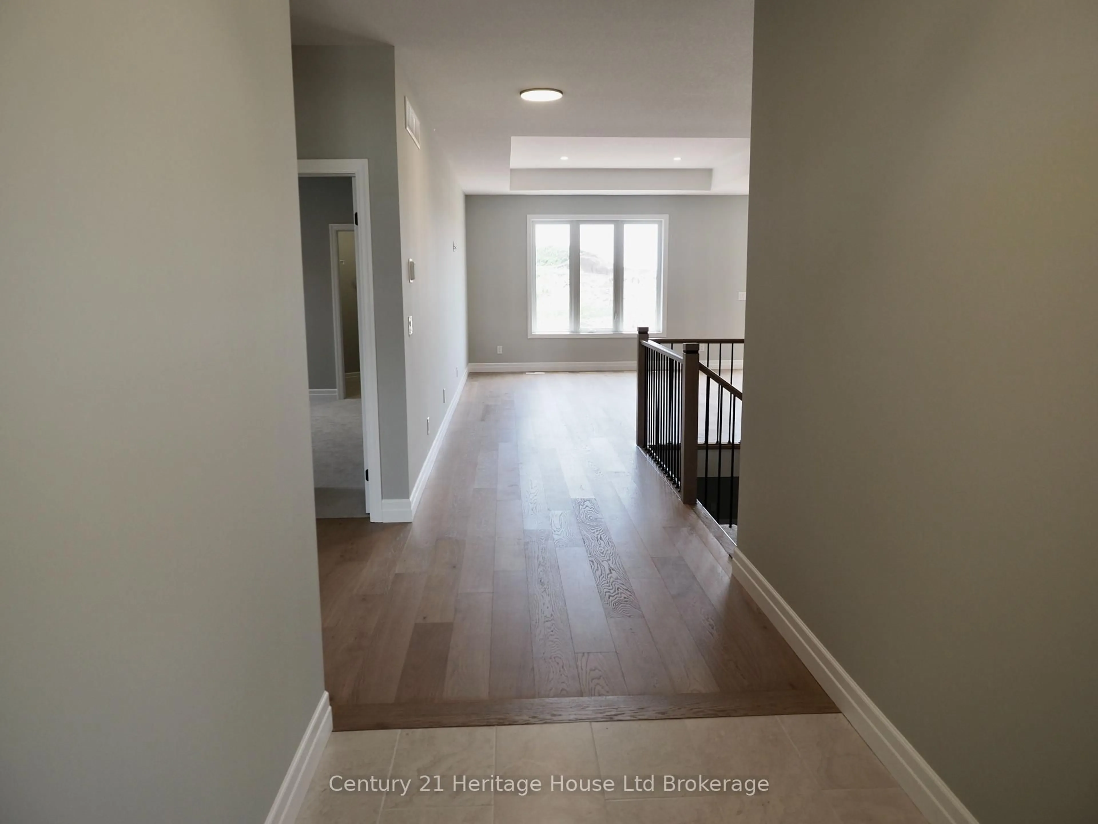 Indoor entryway for 9 SYCAMORE Dr, Tillsonburg Ontario N4G 5S3