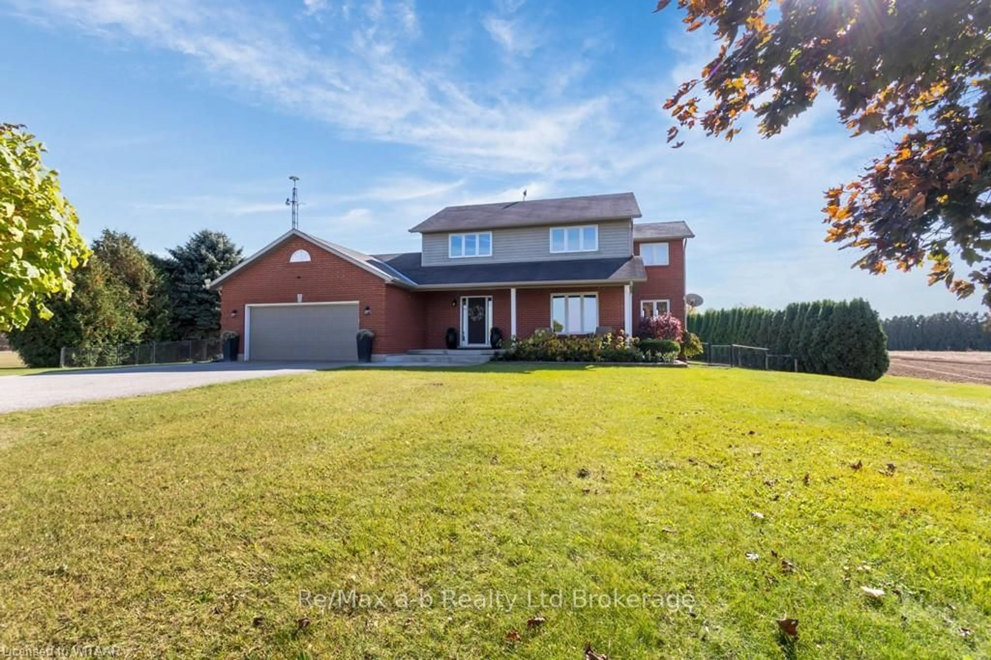 Home with brick exterior material for 1554 MALL Rd Ontario N0J 1R0