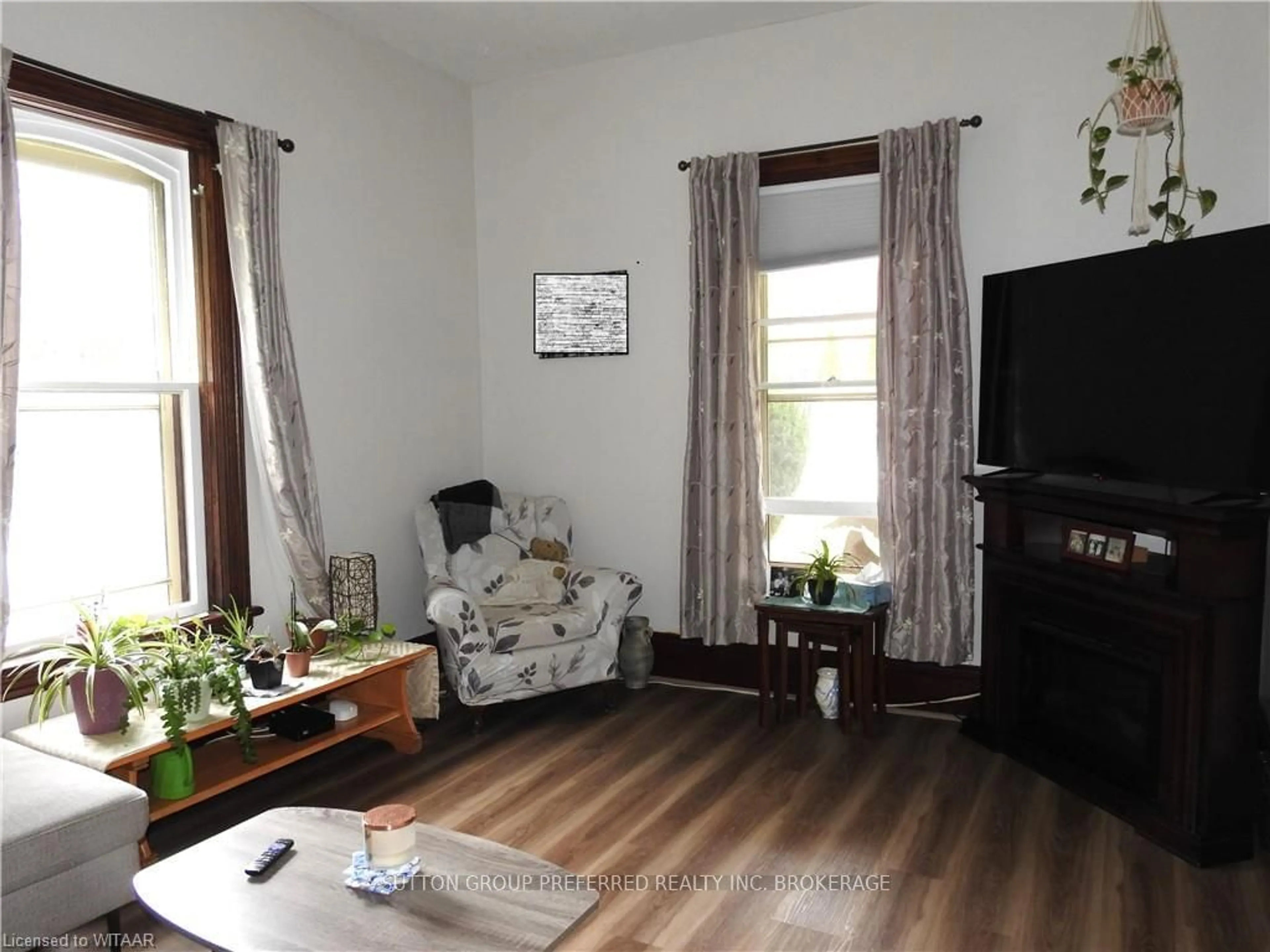 A pic of a room, wood floors for 185 JOHN St, Ingersoll Ontario N5C 3G1