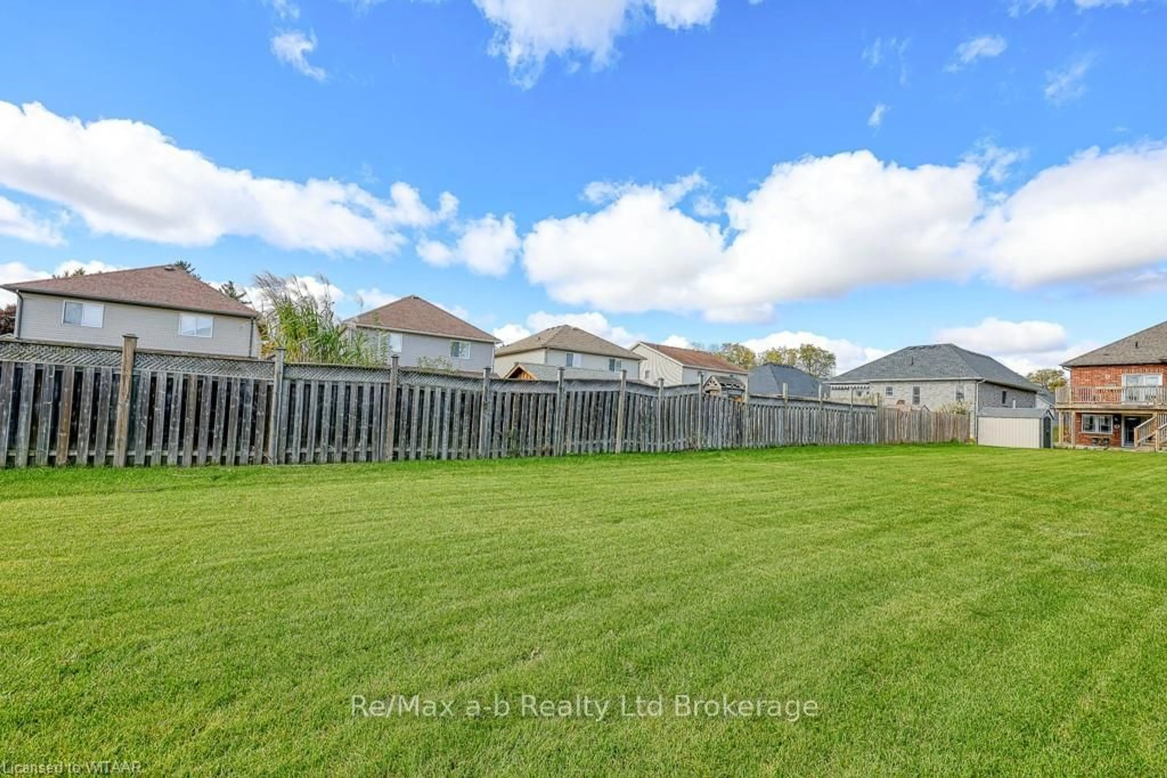 Frontside or backside of a home, the fenced backyard for 135 LOSSING Dr, Norwich Ontario N0J 1P0