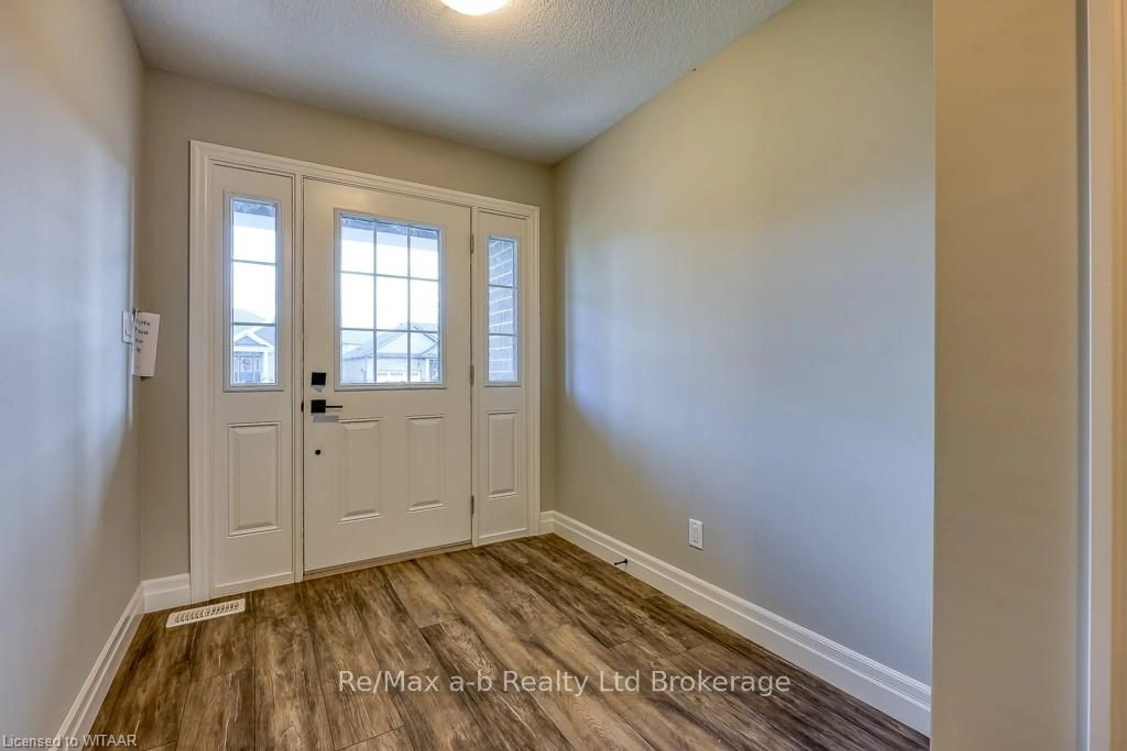 Indoor entryway, wood floors for 129 LOSSING Dr, Norwich Ontario N0J 1P0