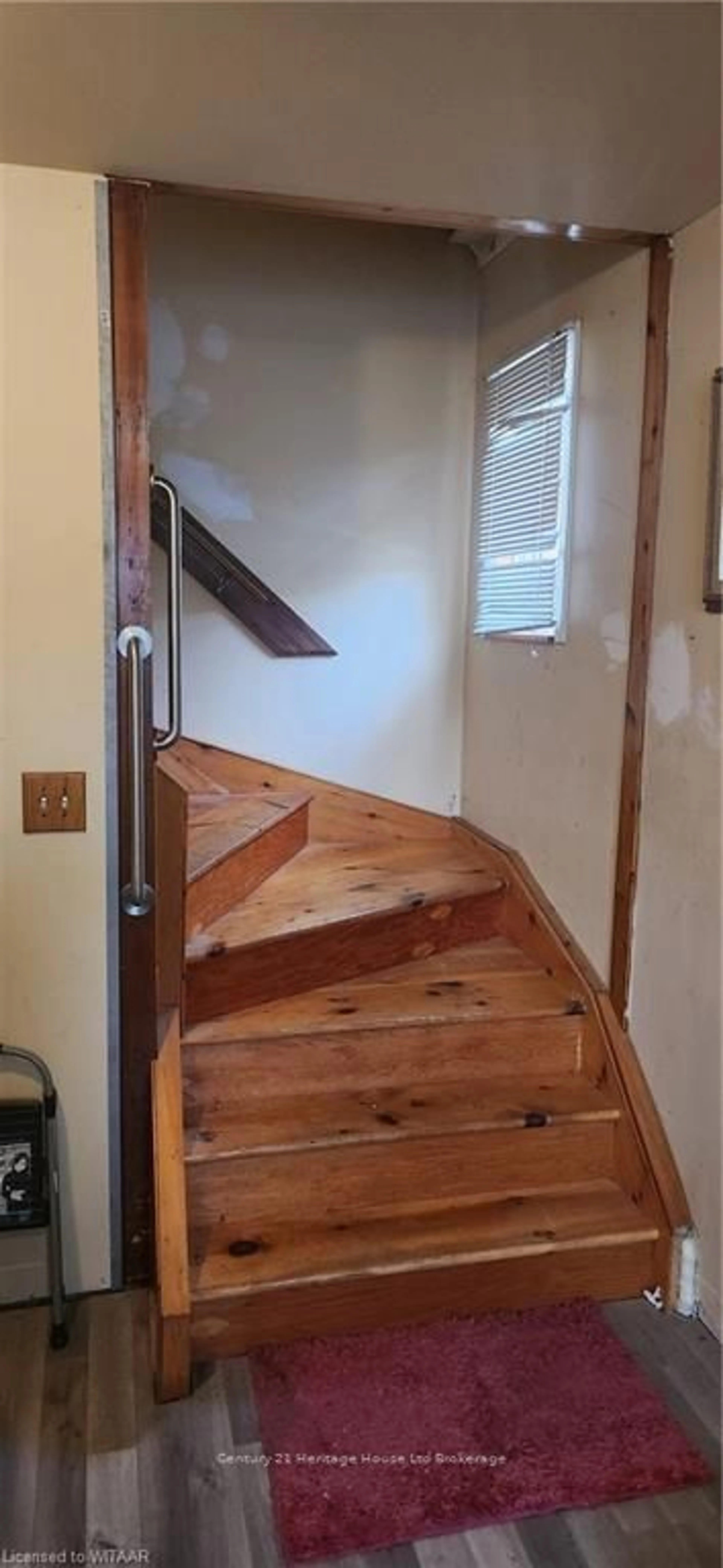 Stairs for 118 DOVER St, Woodstock Ontario N4S 3M1